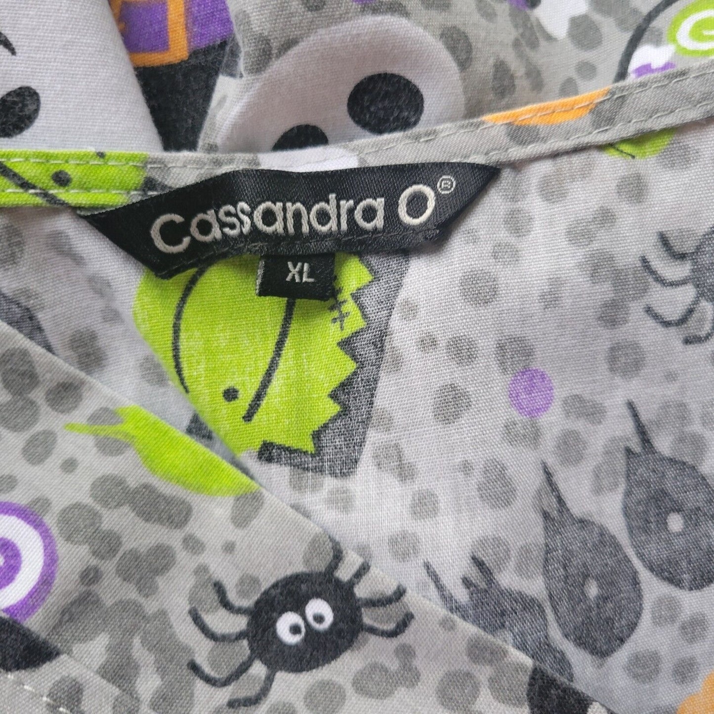 Halloween Cassandra O Unisex Scrub Top XL Gray Lightweight Ghost Frankenstein