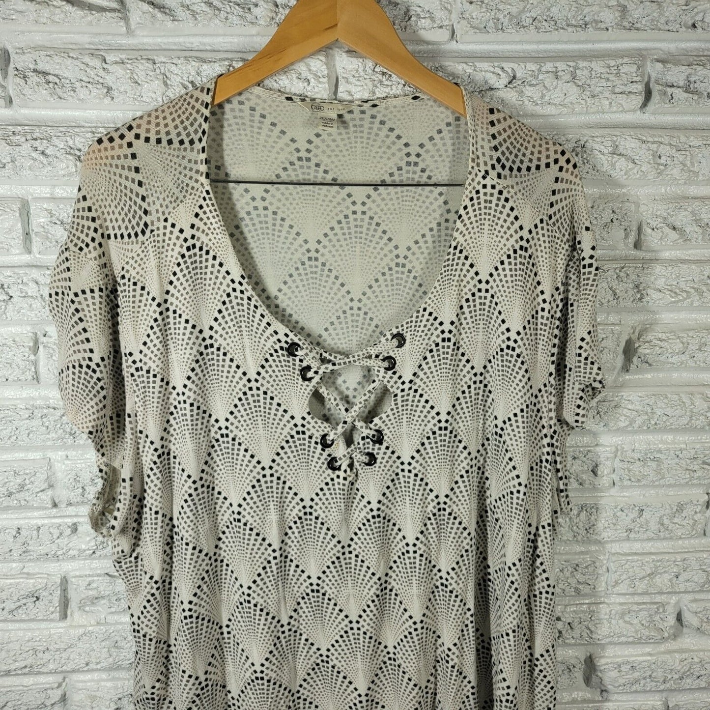 Cato Est 1946 Womens Top 26W 28W Plus Short Sleeve Lace Up Comfy Tan Geometric