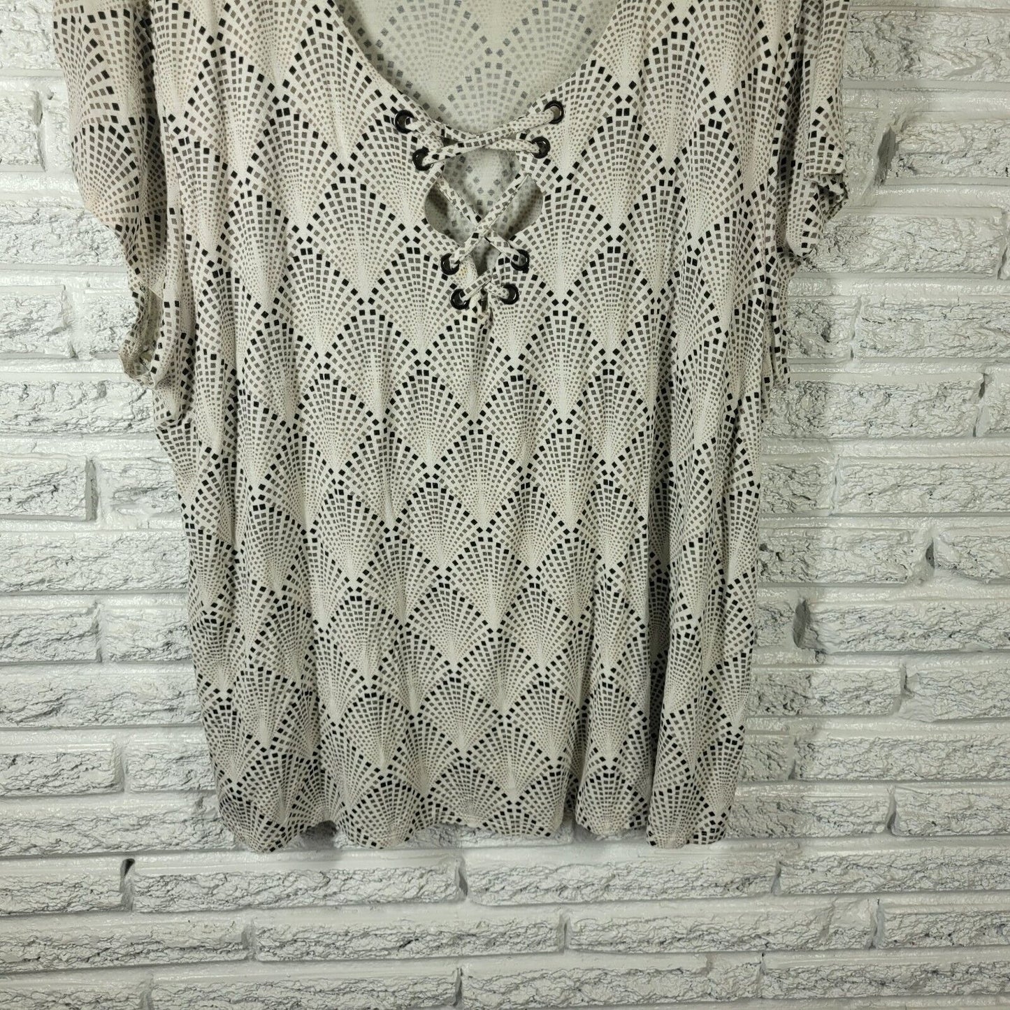 Cato Est 1946 Womens Top 26W 28W Plus Short Sleeve Lace Up Comfy Tan Geometric