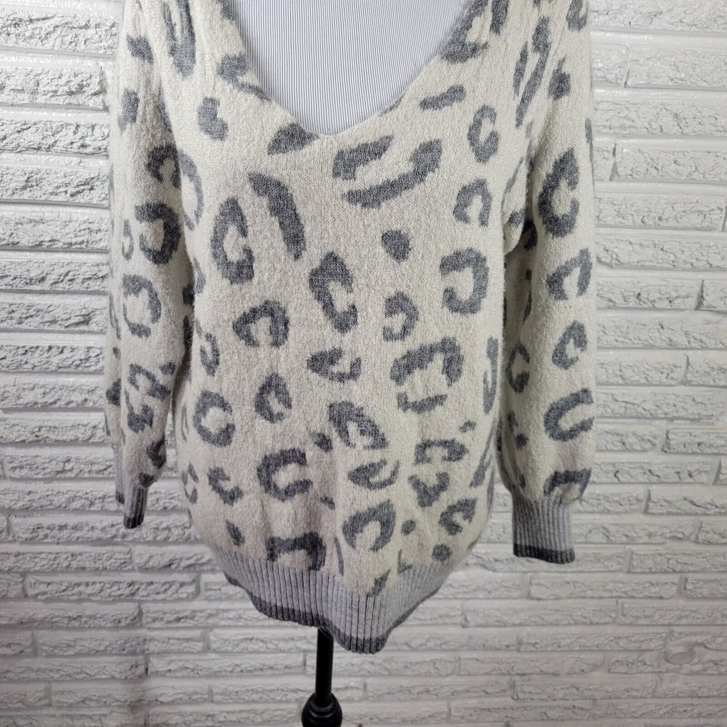 Maurices Womens Sweater 0 0X Plus Long Sleeve Gray Animal Print Soft Lightweight