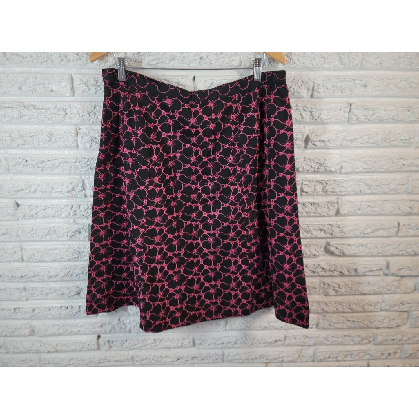 Dress Barn Womens Skirt 16 Mini ALine Black Pink Floral Eyelet Career Casual