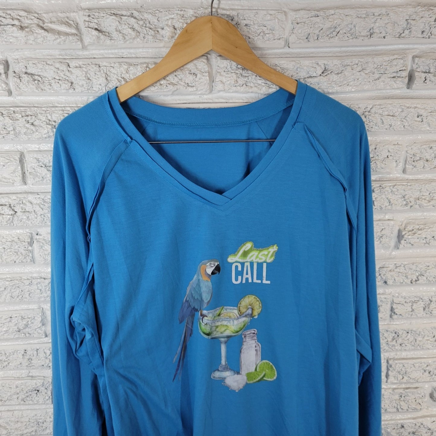 Womens Top 3XL Plus Tee Parrot Margarita Blue Last Call Raglan Sleeve Poly Blend