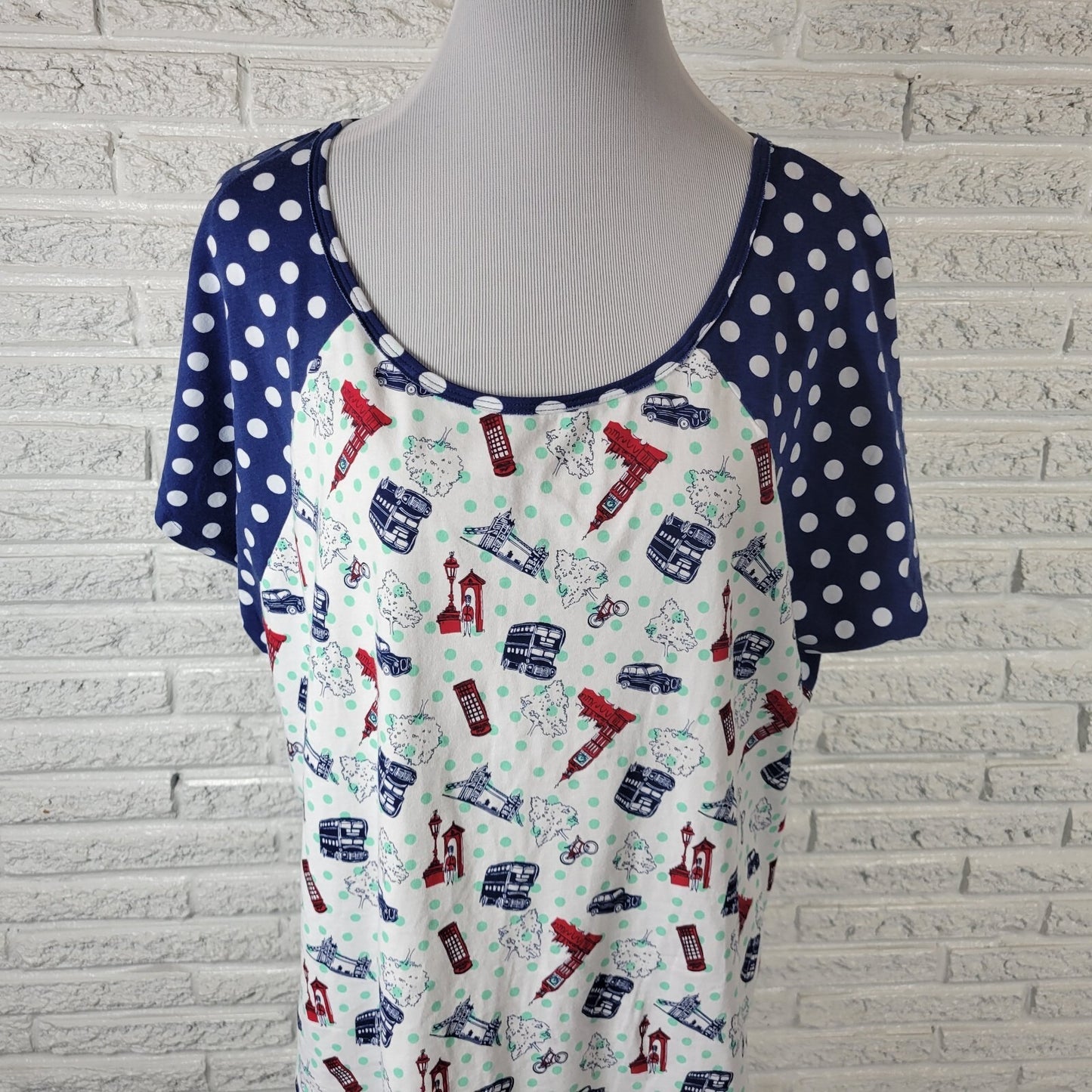 Jasmine Ginger Womens Pajama Top 1X Plus Tee London England Lightweight Blue Red