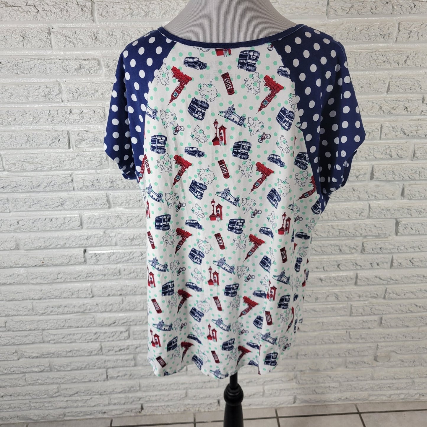 Jasmine Ginger Womens Pajama Top 1X Plus Tee London England Lightweight Blue Red