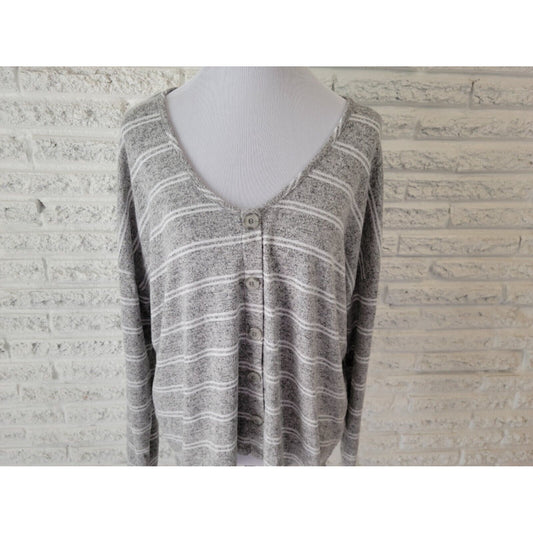 Torrid Women Sweater 2 2X Plus Pullover Scoop Neck Gray Lightweight Deco Buttons