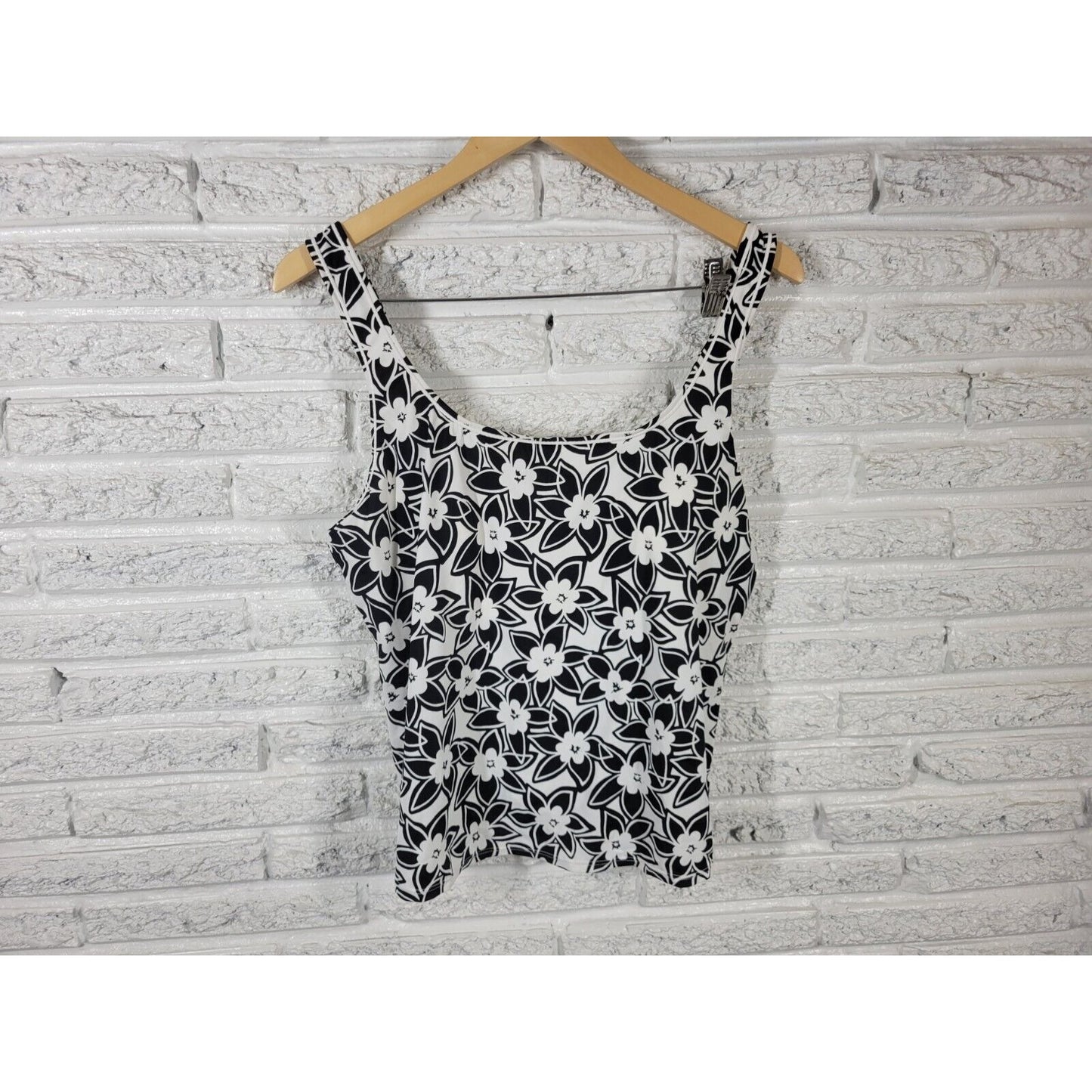 Tropical Escape Women Swim Top 20W Plus Black Floral Wide Strap Built in Bra New