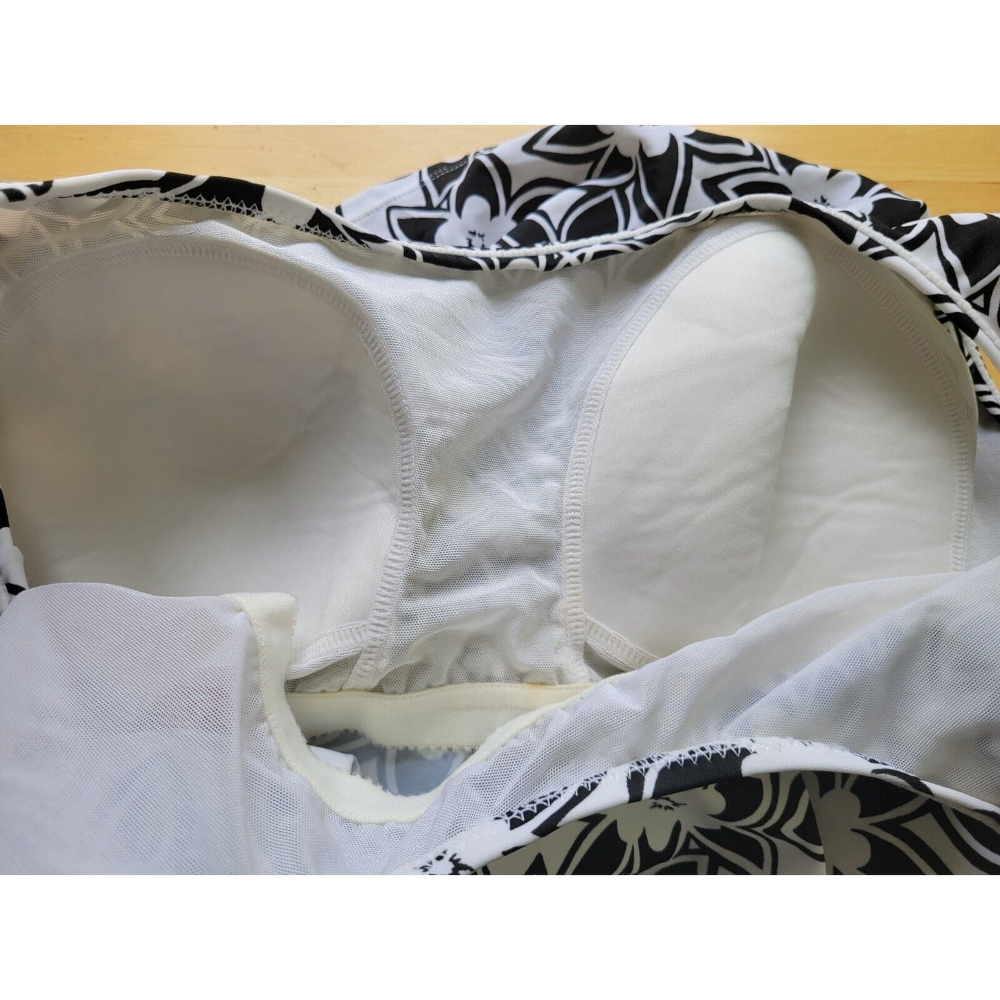 Tropical Escape Women Swim Top 20W Plus Black Floral Wide Strap Built in Bra New