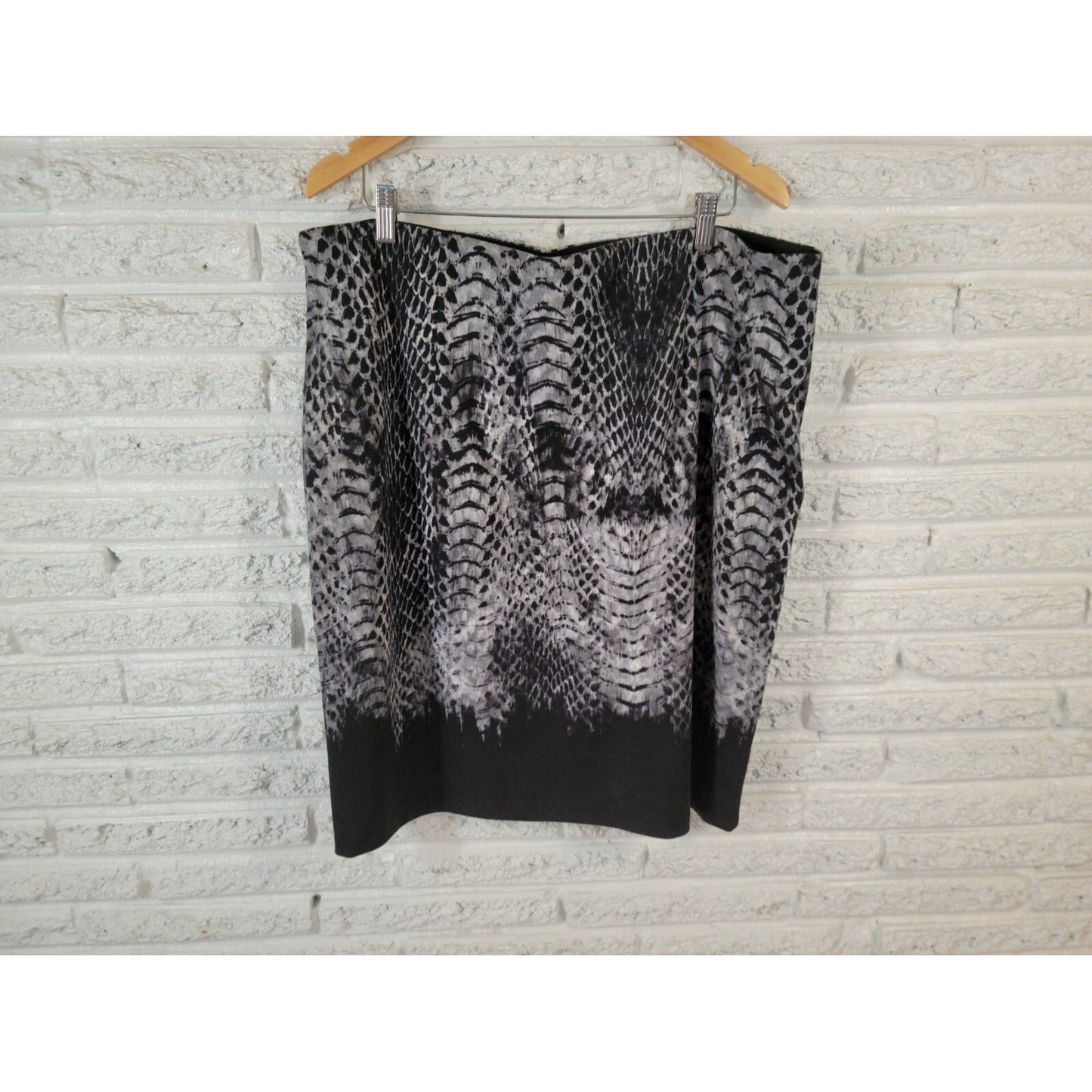 Peter Nygard Womens Skirt 1X Plus Pencil Black Gray Animal Print Comfort Waist