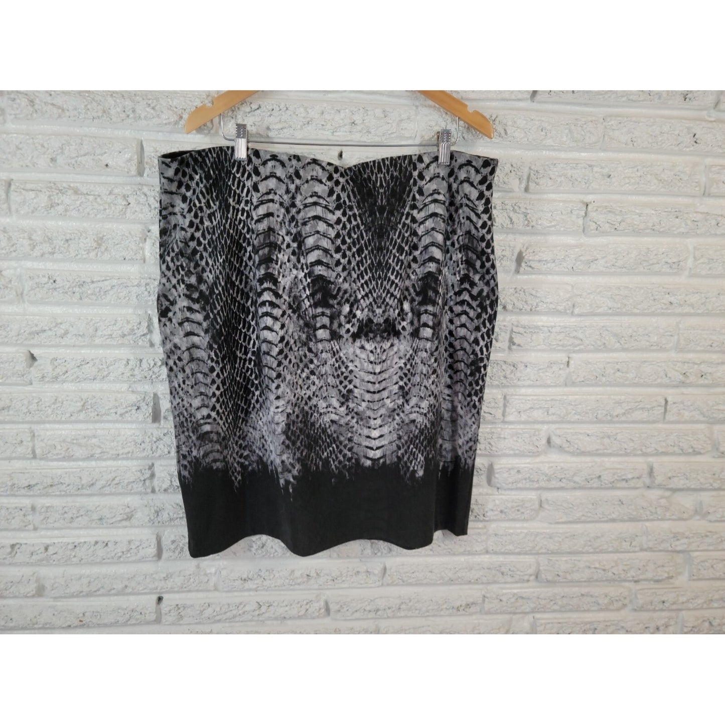 Peter Nygard Womens Skirt 1X Plus Pencil Black Gray Animal Print Comfort Waist