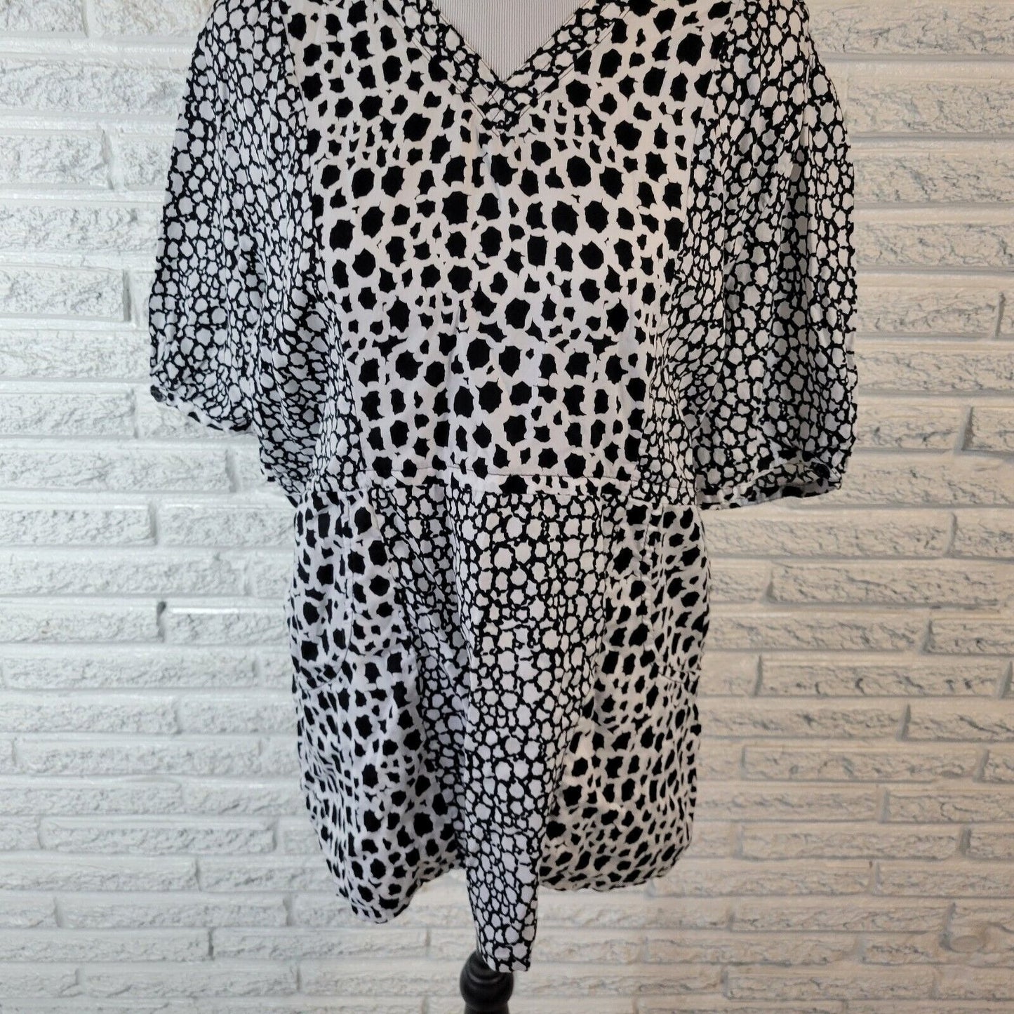Urbane Unisex Scrub Top Extra Large XL Black White Watercolor Cotton Lightweight