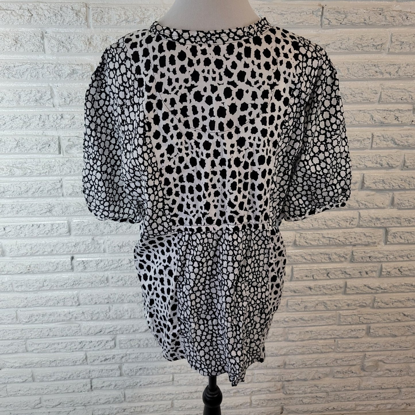Urbane Unisex Scrub Top Extra Large XL Black White Watercolor Cotton Lightweight
