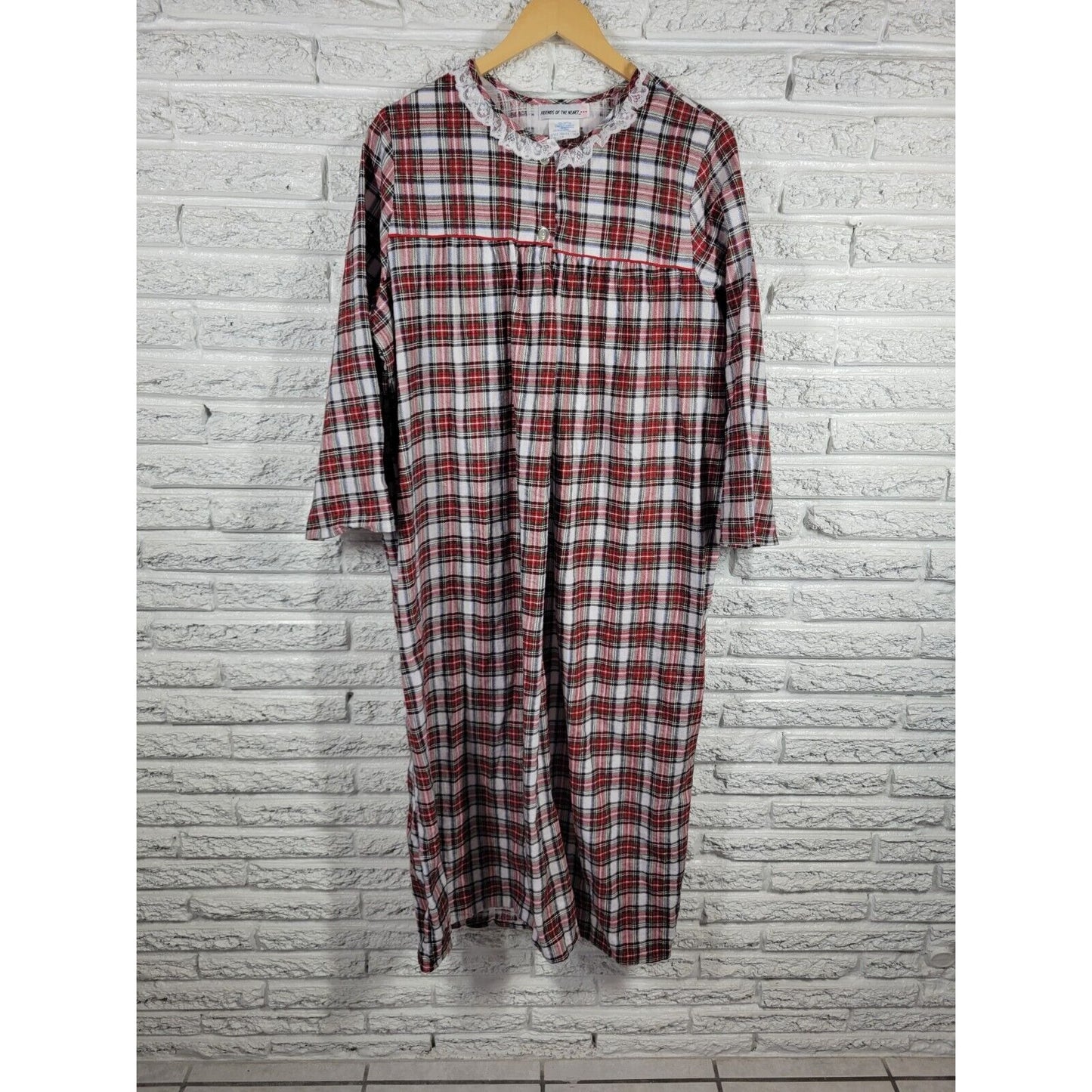 Friends of the Heart Womens Nightgown 1X Plus Lace Trim Quarter Button Red Plaid