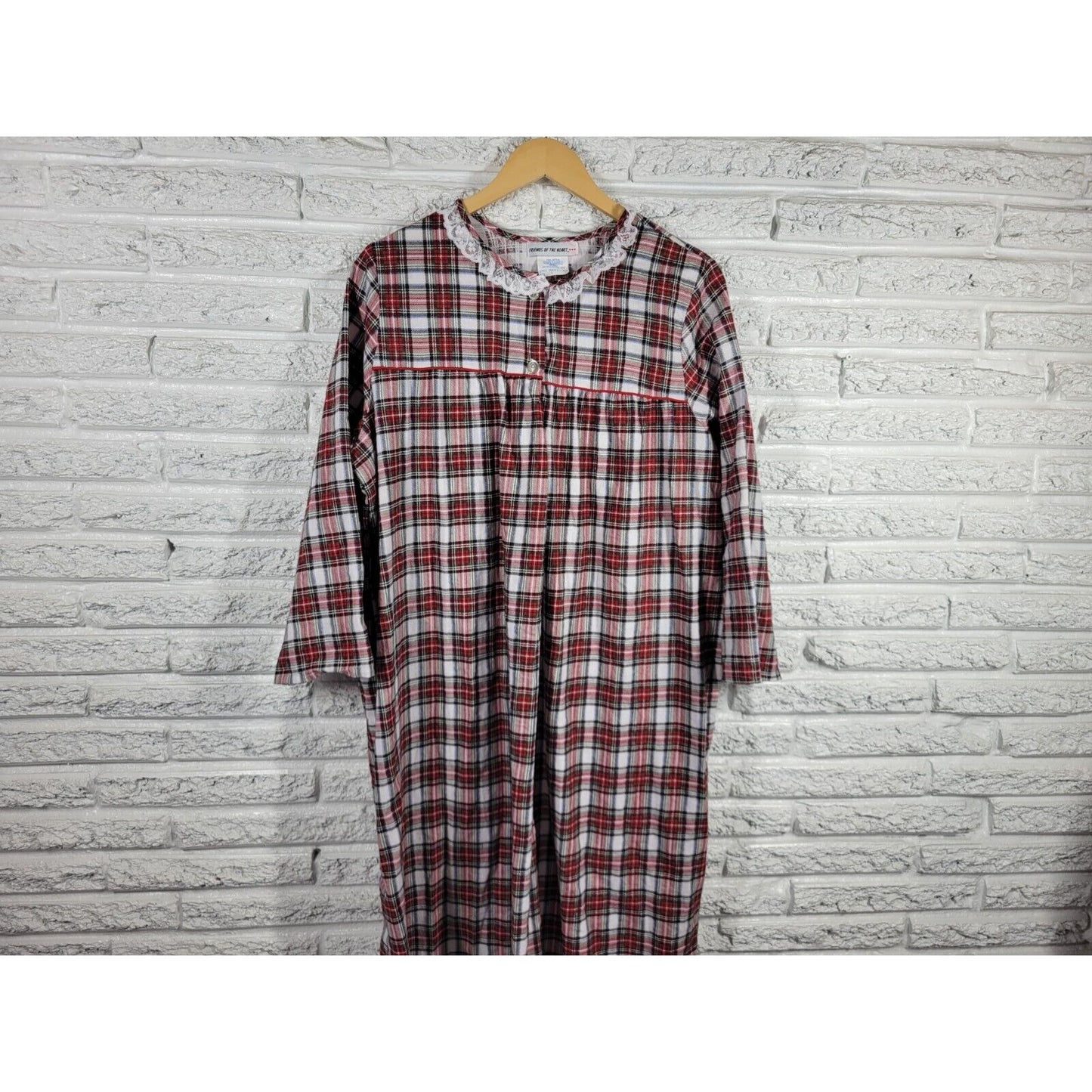 Friends of the Heart Womens Nightgown 1X Plus Lace Trim Quarter Button Red Plaid