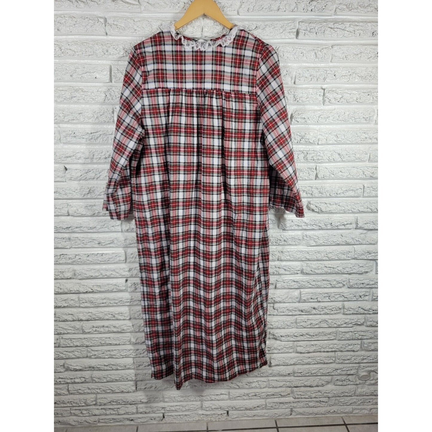 Friends of the Heart Womens Nightgown 1X Plus Lace Trim Quarter Button Red Plaid
