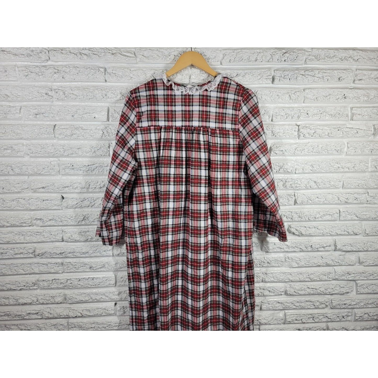 Friends of the Heart Womens Nightgown 1X Plus Lace Trim Quarter Button Red Plaid
