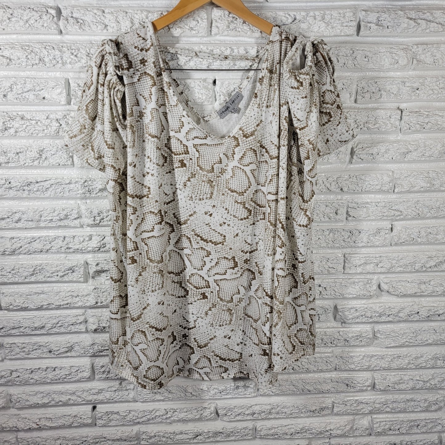 Absolutely Famous Womens Top 3X Plus 3/4 Sleeve Open Back Tan Cold Shoulder