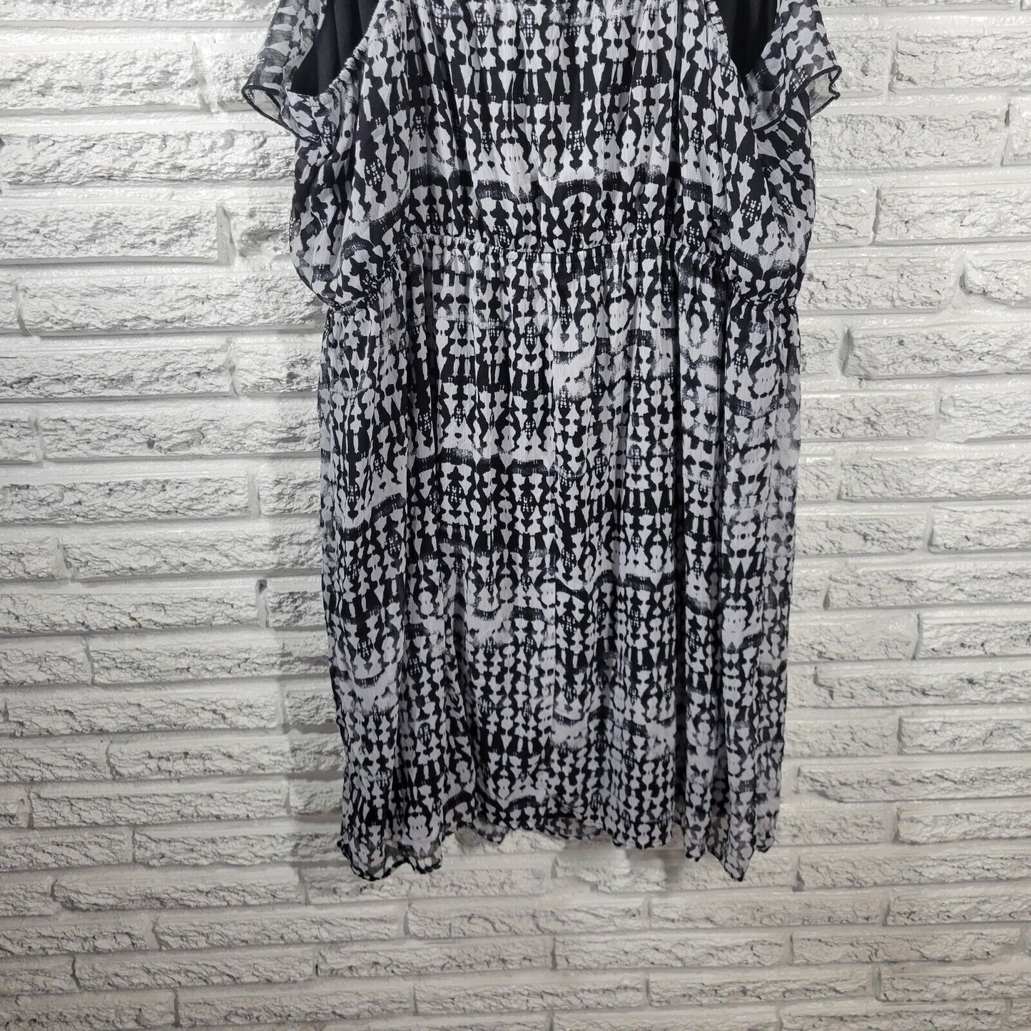 Faded Glory Womens Dress 4X Slip Sheath Adjustable Spaghetti Black Geometric