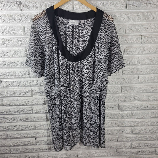 Avenue Women Top 26 28 Plus Tunic Flutter Sleeve White Squares Ruffle Sheer