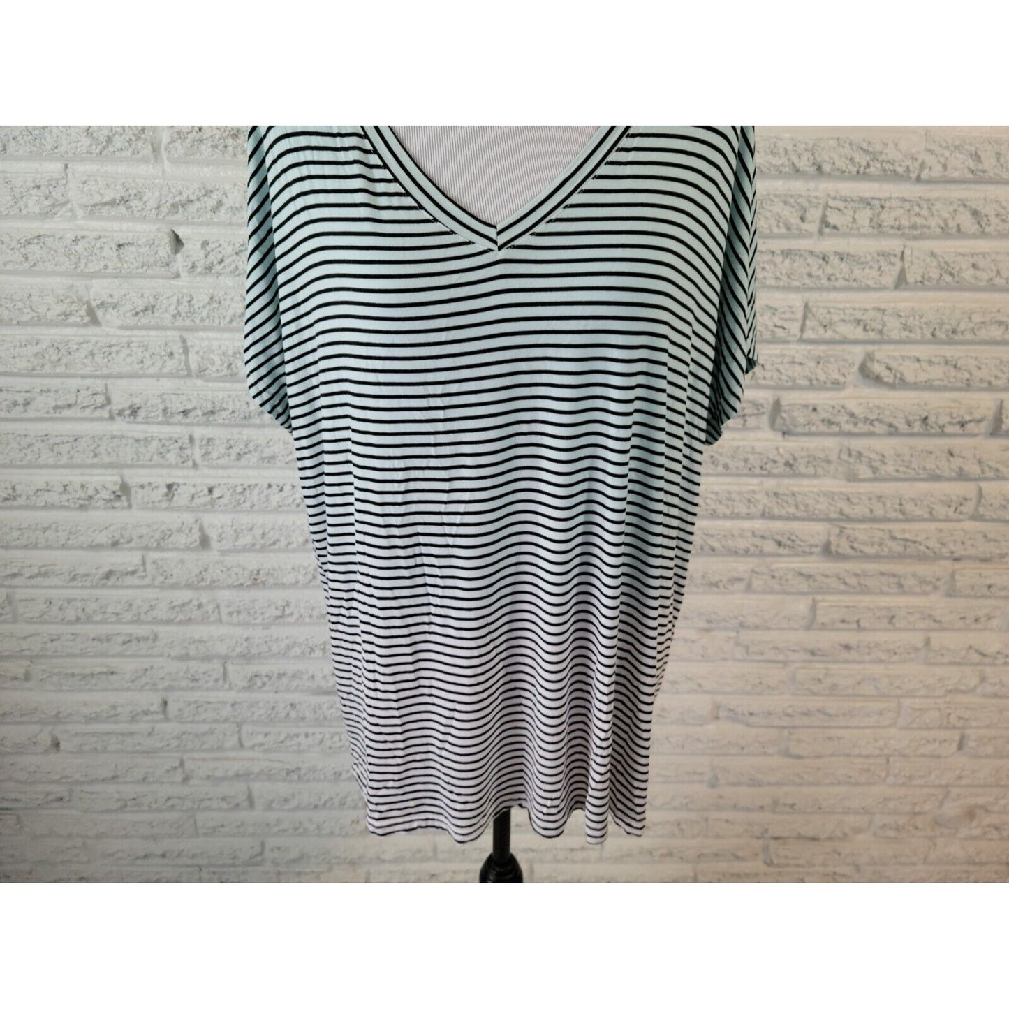 Sew in Love Womens Top 2XL Plus Tee Short Sleeve Stretchy Black Stripe VNeck