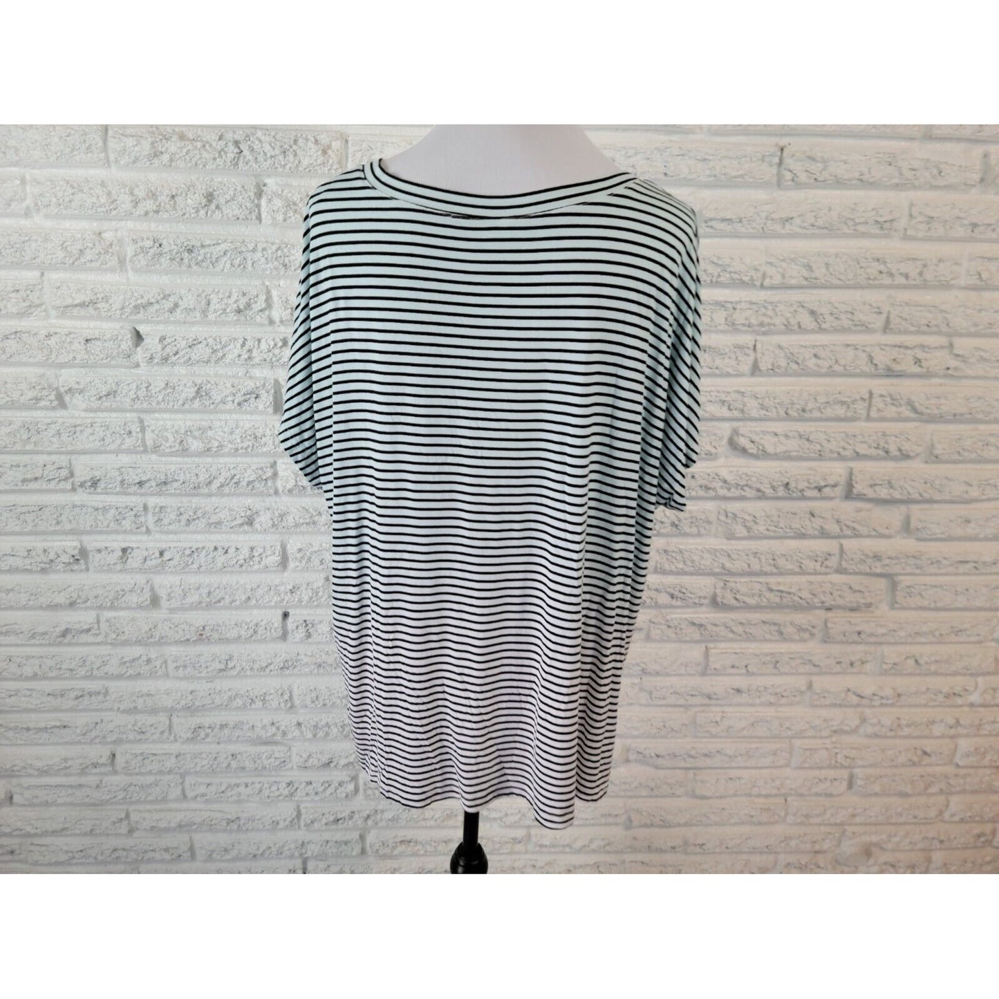 Sew in Love Womens Top 2XL Plus Tee Short Sleeve Stretchy Black Stripe VNeck