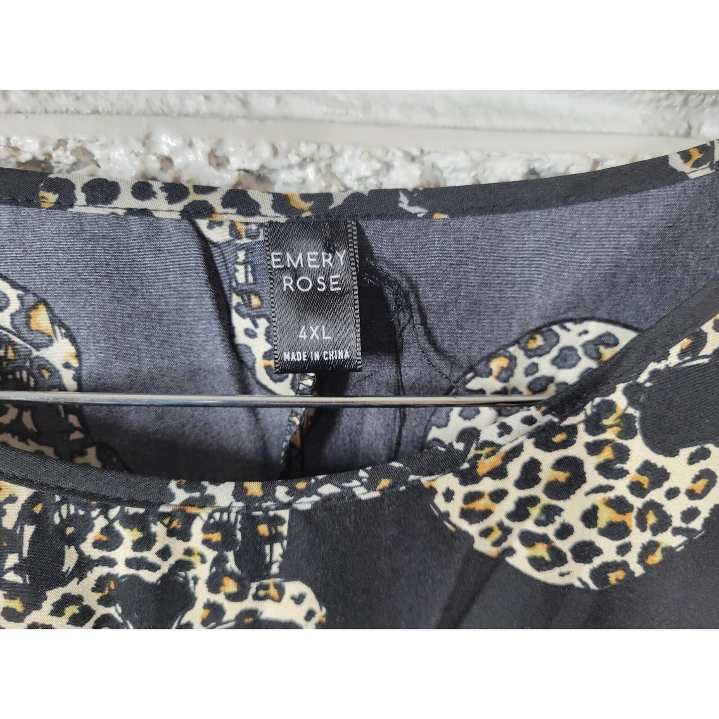 Halloween Emery Rose Womens Top 4XL Skulls All Over Animal Print Polyester Comfy