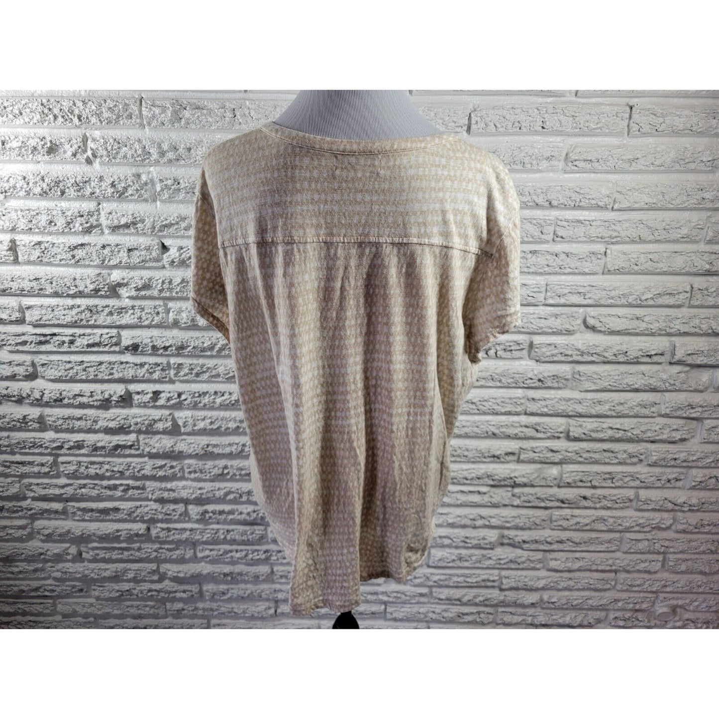 Liz Claiborne Women Top XXL Plus Cap Sleeve Beige Geometric Casual Stretch VNeck