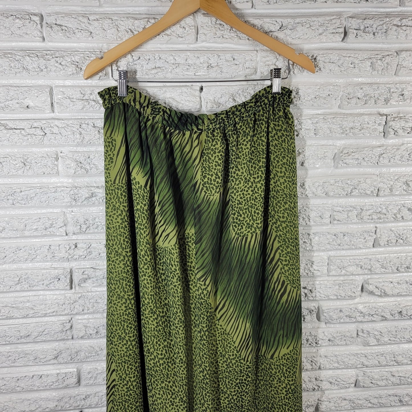 Kaktus Womens Skirt 2X Plus Pull On Green Black Animal Print Lightweight Sheer