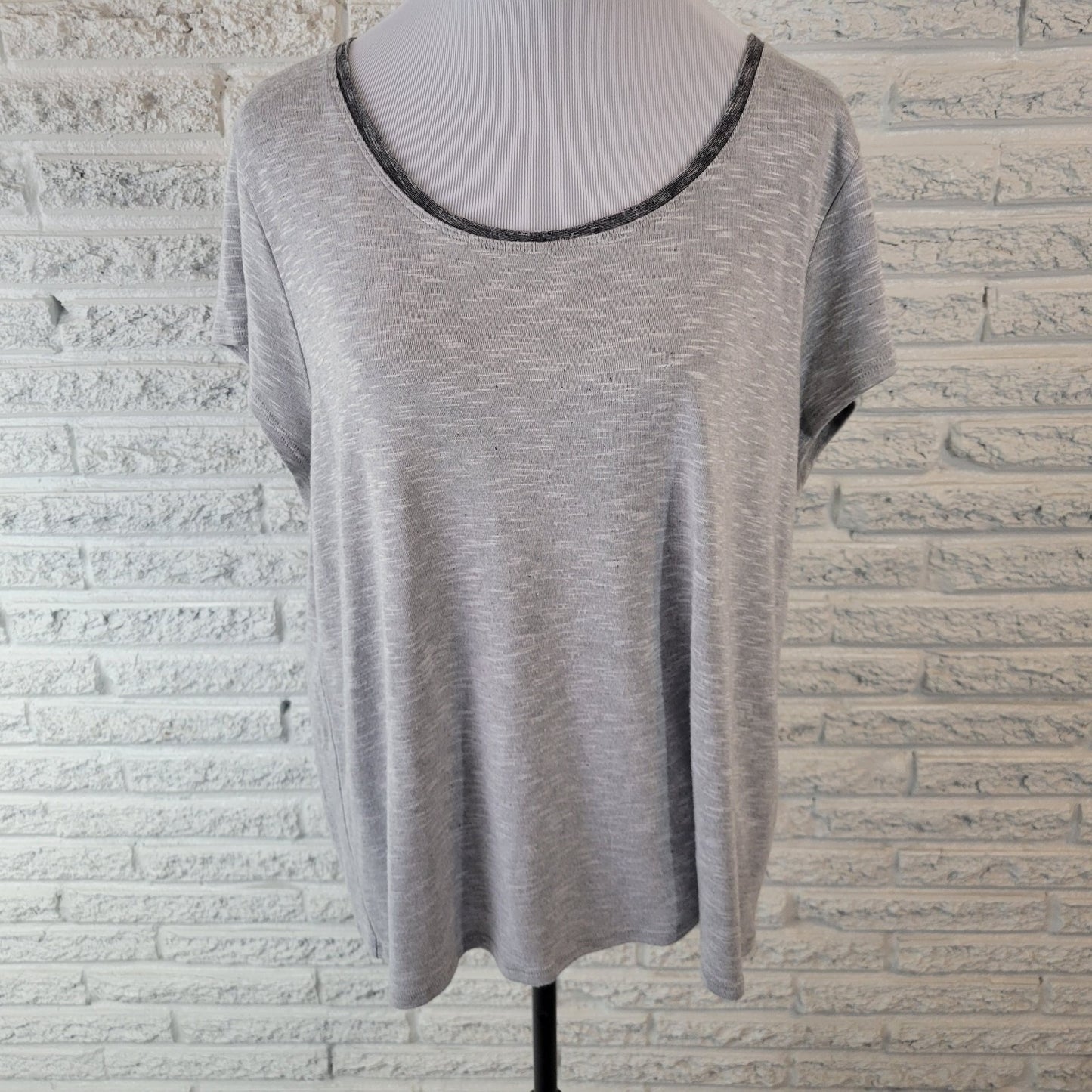 Chicos Zenergy Womens Top 3 Standard XL Tee Cap Sleeve Rayon Polyester Knit Gray
