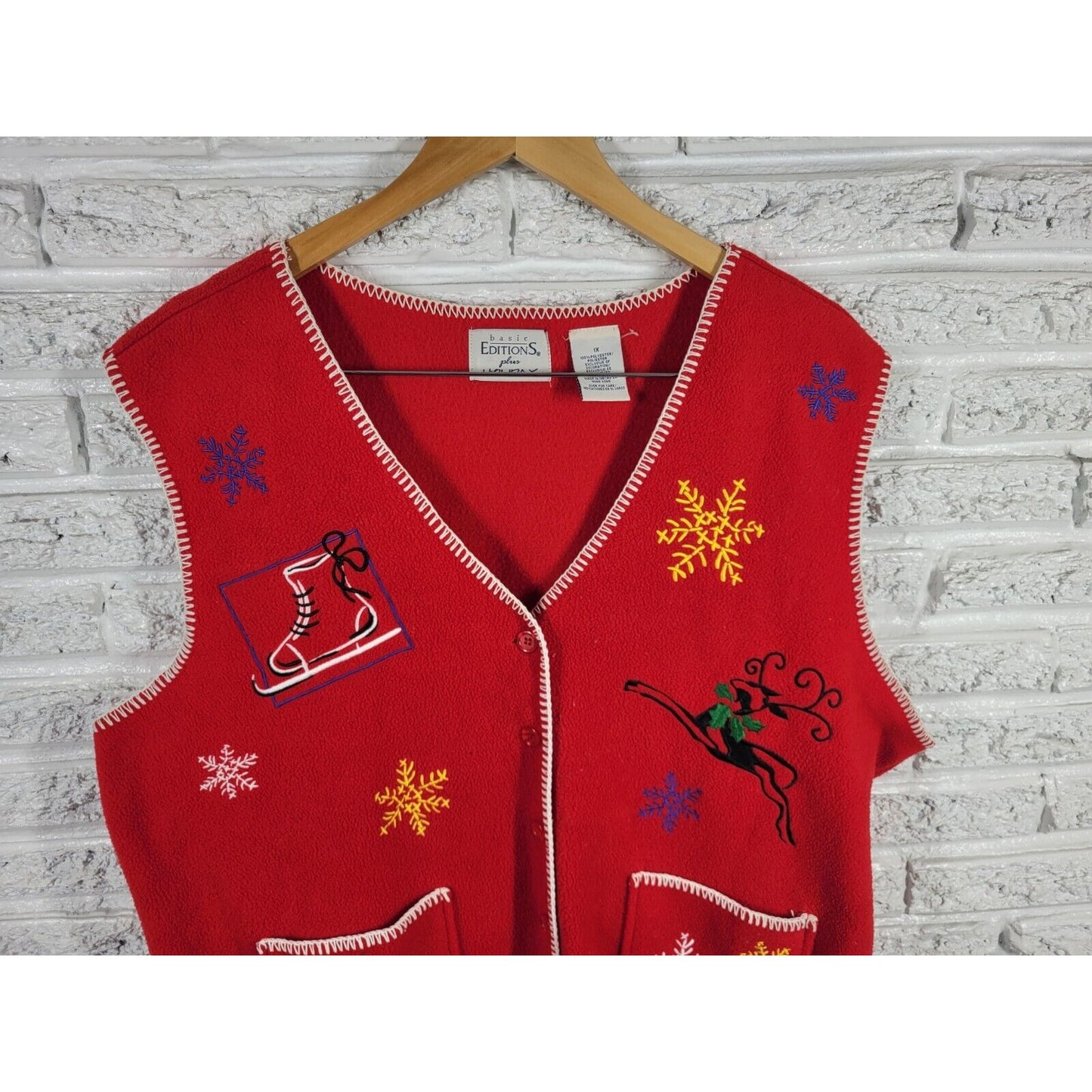 Christmas Basic Editions Womens Top 1X Vest Fleece Red Button Embroidered Casual