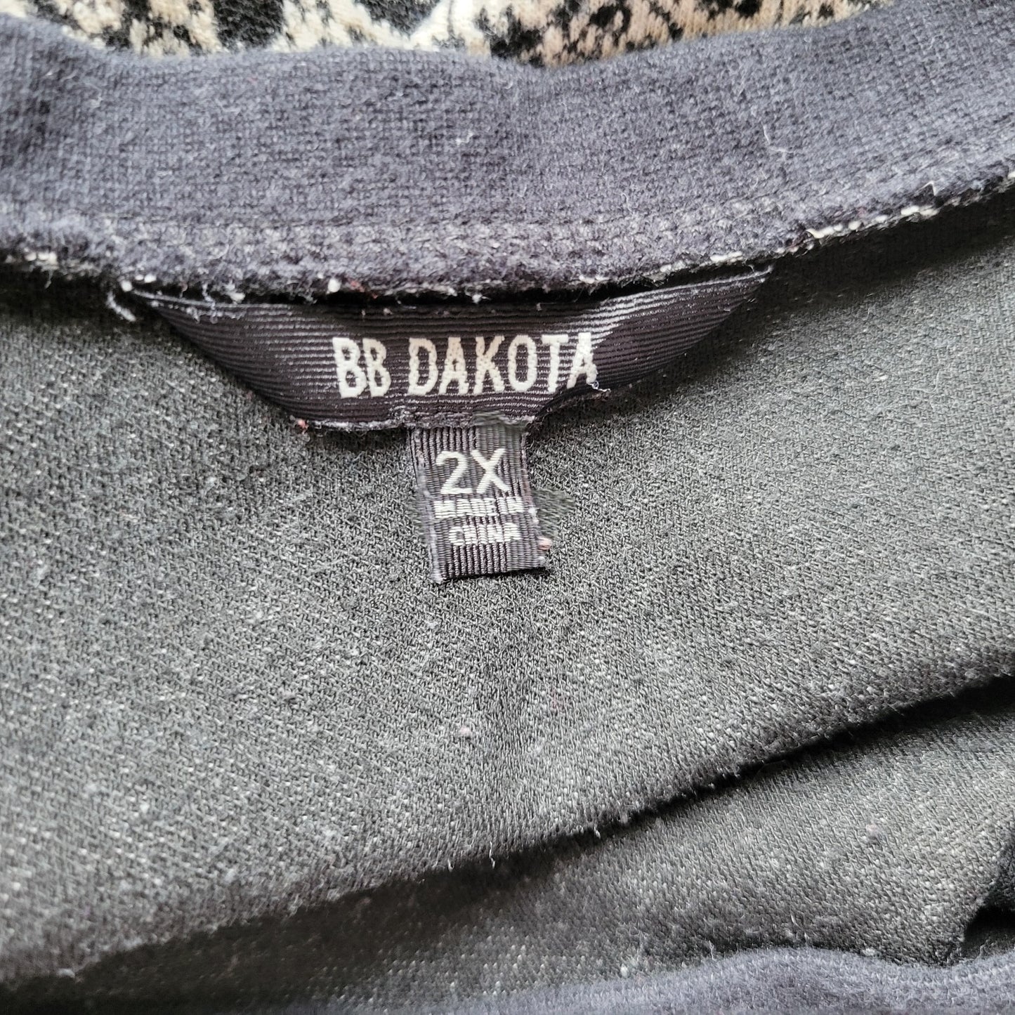 BB Dakota Womens Sweatshirt 2X Plus Black Gray Animal Print Comfy Poly Blend