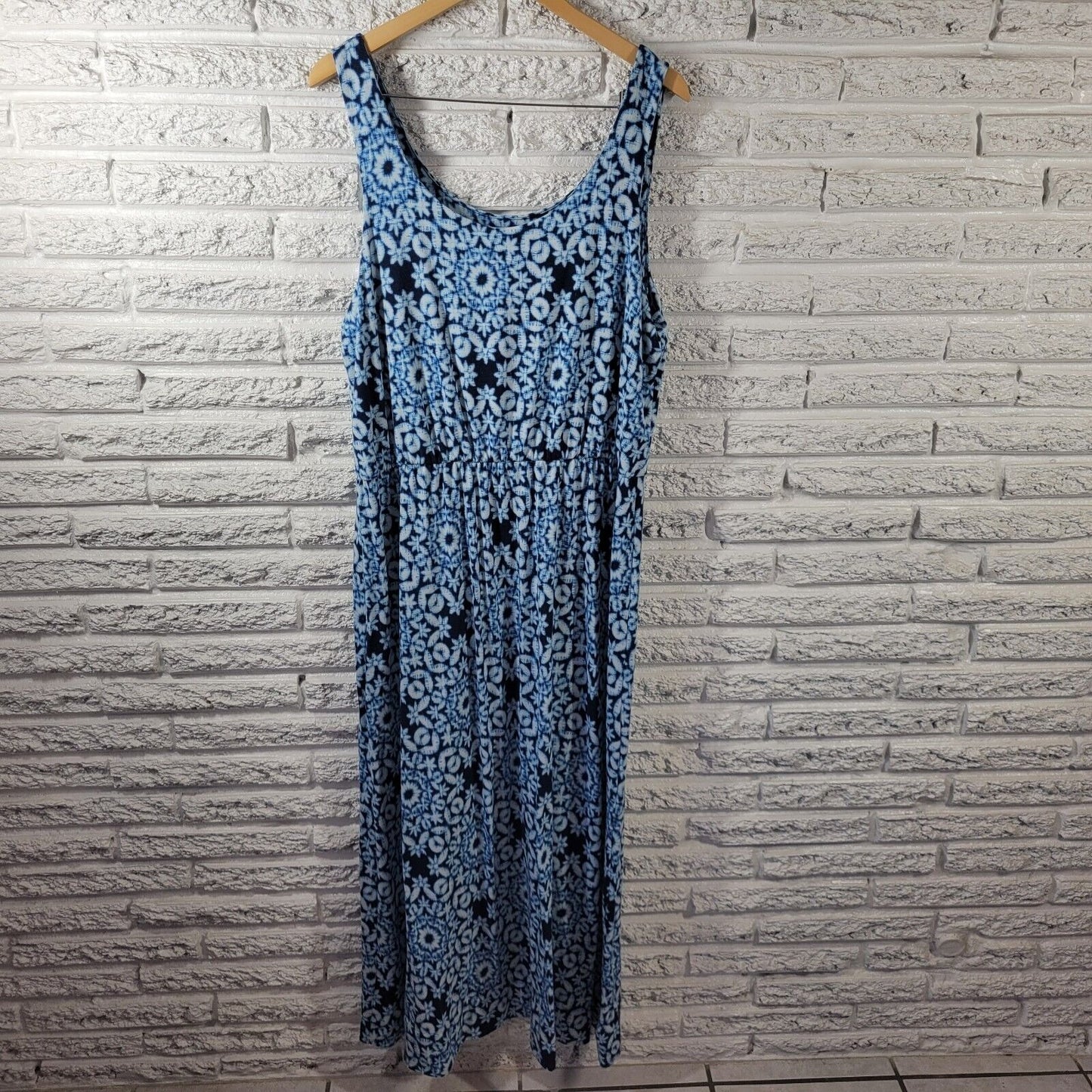 Sonoma Womens Dress Extra Large XL Tank Sheath Midi Blue Motif Poly Blend Comfy