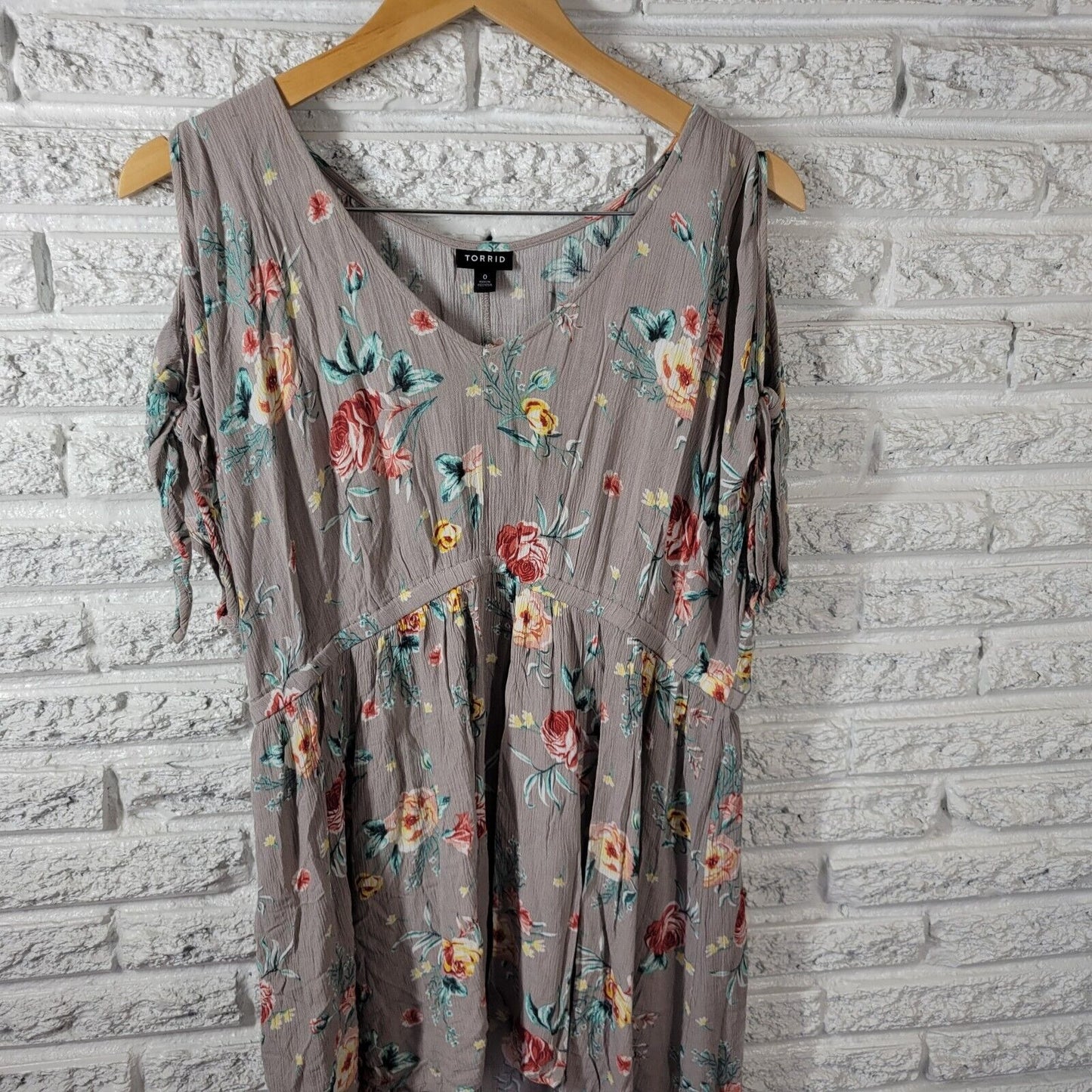 Torrid Womens Dress 0 0X High Low Cold Shoulder Sleeve Gray Rayon Lightweight