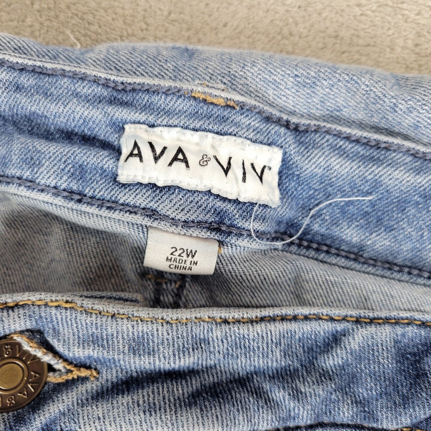 Ava Viv Womens Shorts 22W Medium Blue Denim Distressed Hem Fray Comfort Waist