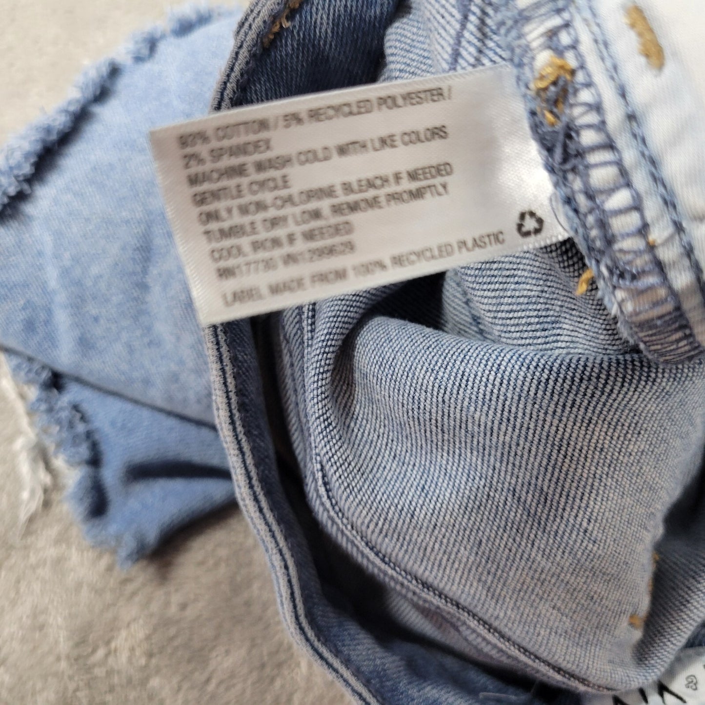 Ava Viv Womens Shorts 22W Medium Blue Denim Distressed Hem Fray Comfort Waist