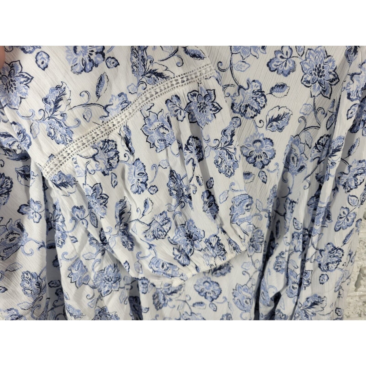 Angels Forever Young Women Top 3X Plus Long Sleeve Blue Floral Lightweight Rayon