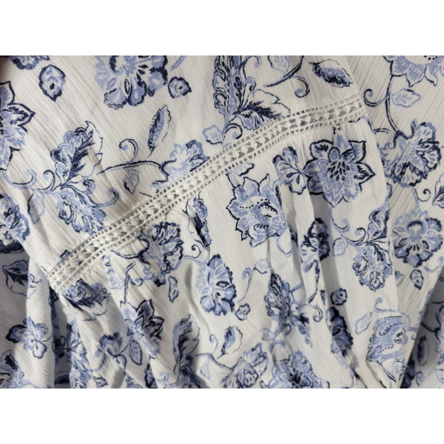 Angels Forever Young Women Top 3X Plus Long Sleeve Blue Floral Lightweight Rayon