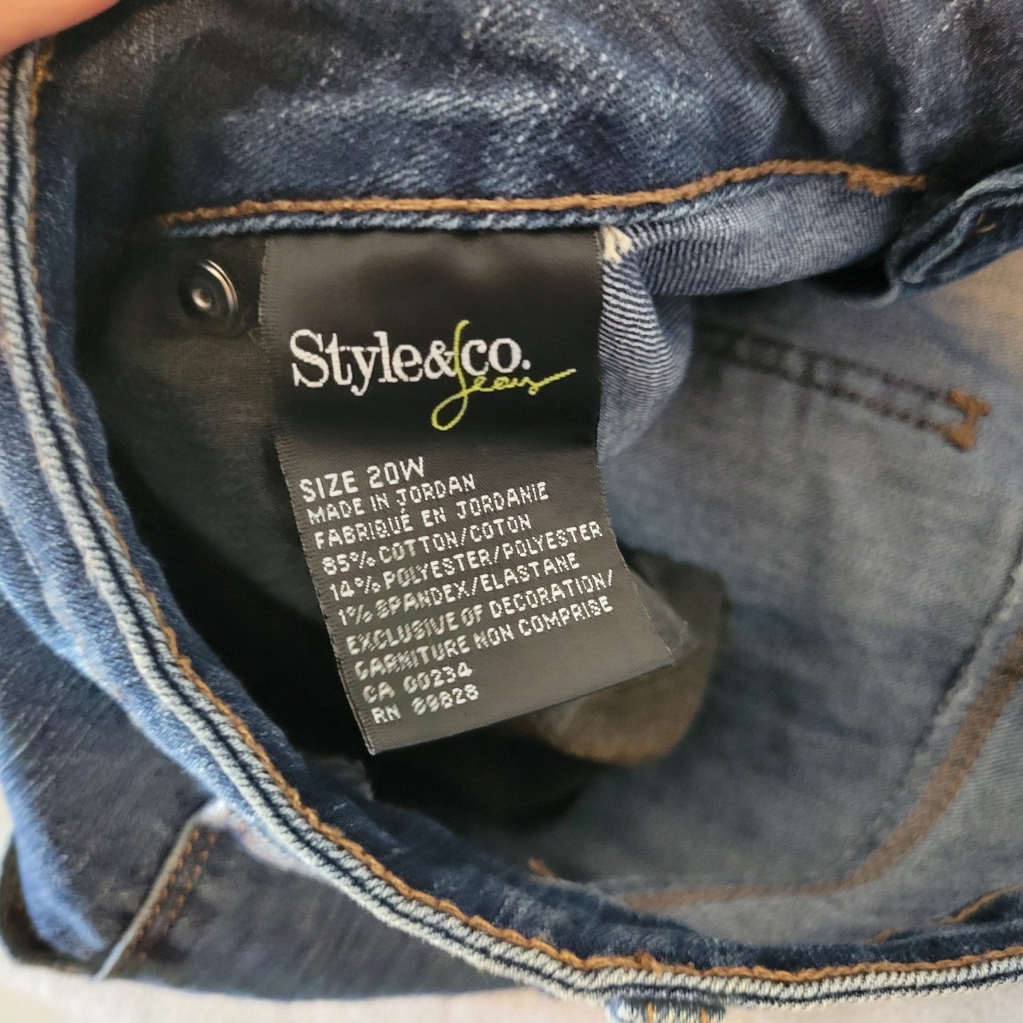 Style Co Womens Jeans 20W Plus Curvy Fit Cropped Dark Blue Denim Zip Fly Comfy