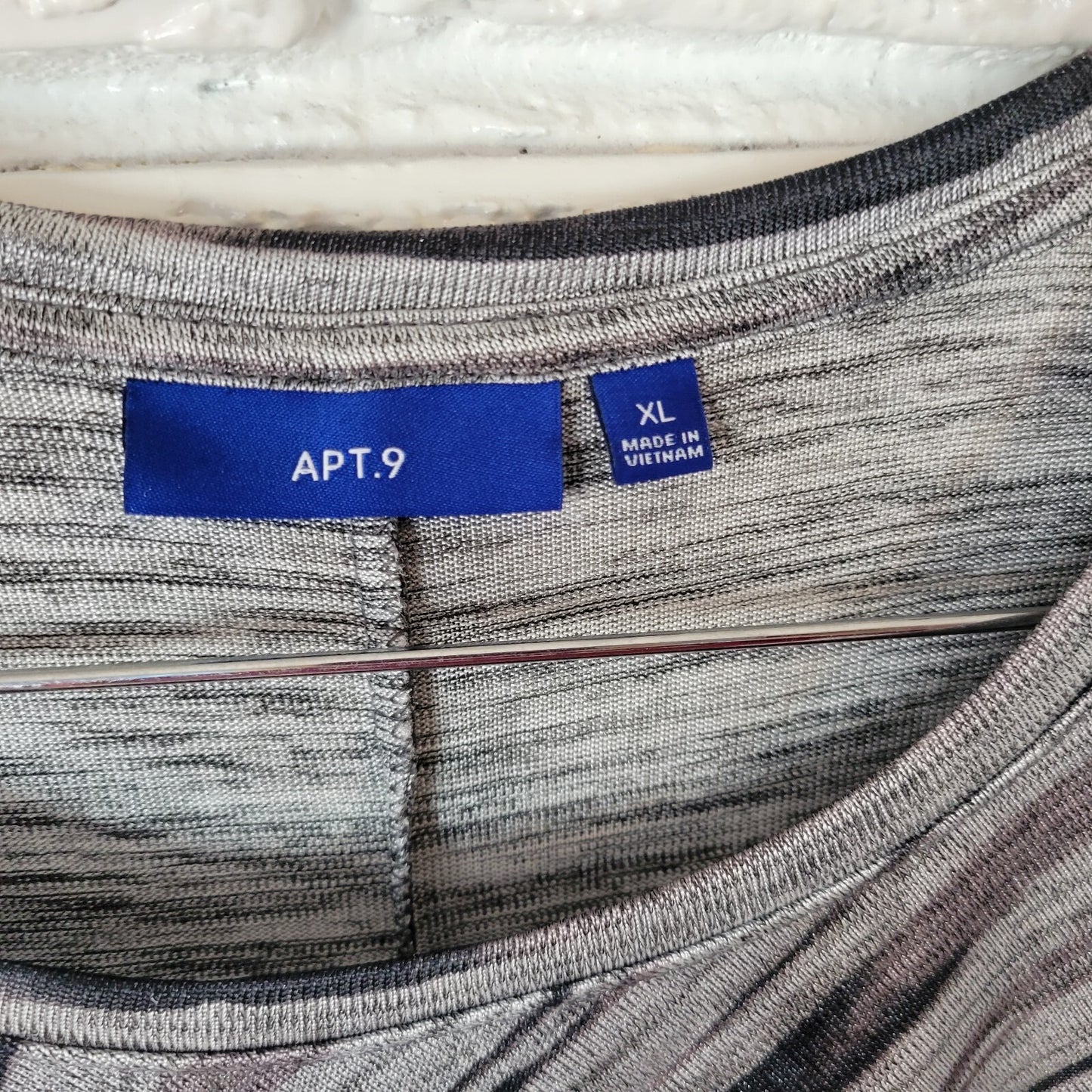 Apt 9 Womens Top Extra Large XL Tank Silver Black Watercolor Knit Asymmetric