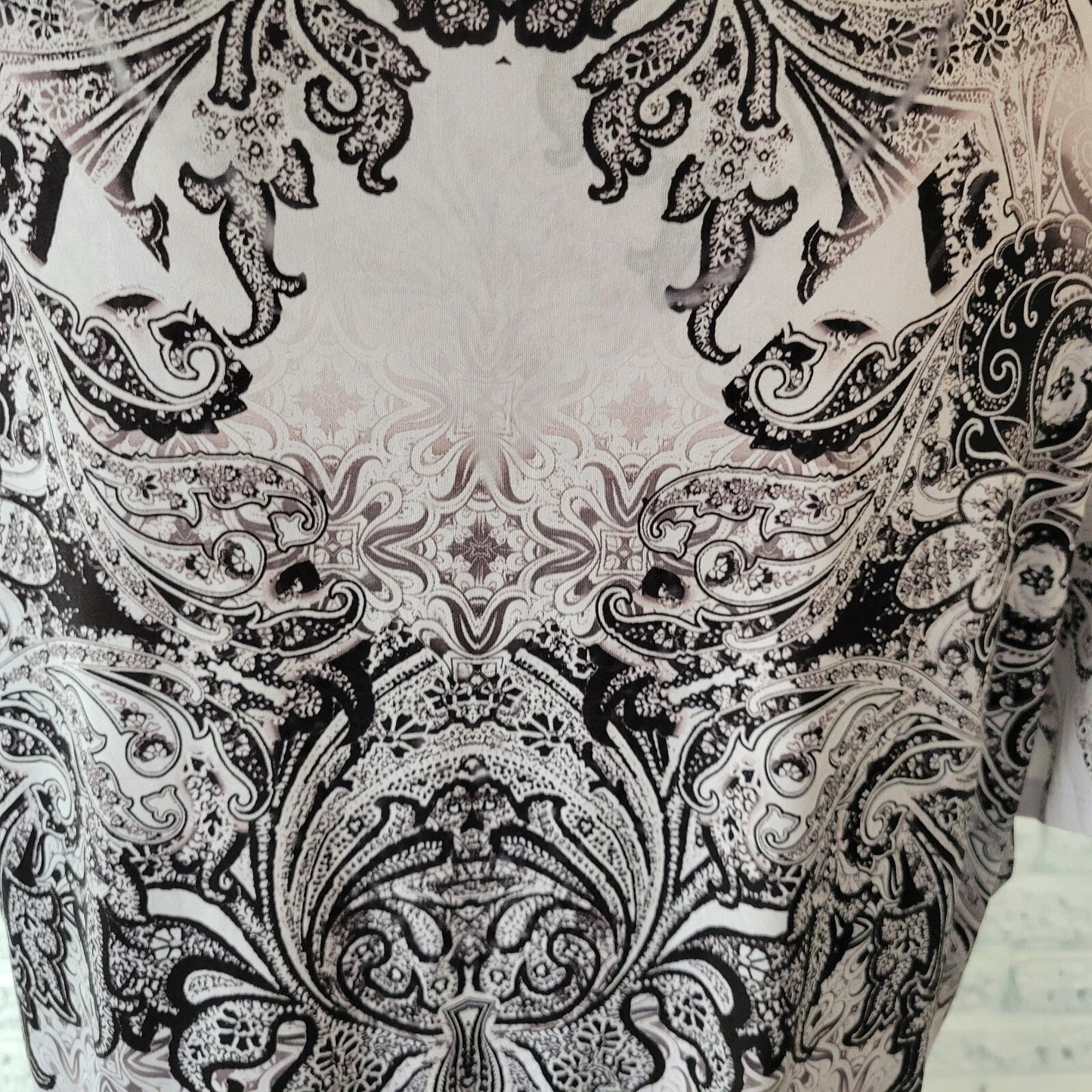 World Unity Womens Top 2X Plus Black White Paisley Asymmetric Lace Trim Studded