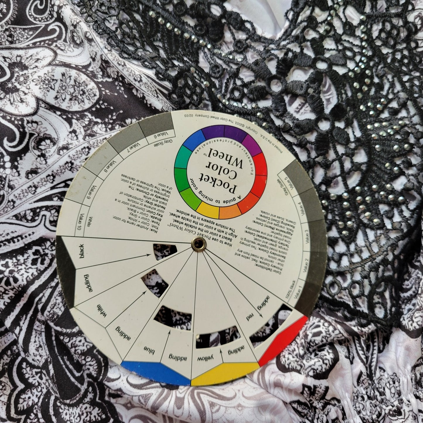 World Unity Womens Top 2X Plus Black White Paisley Asymmetric Lace Trim Studded