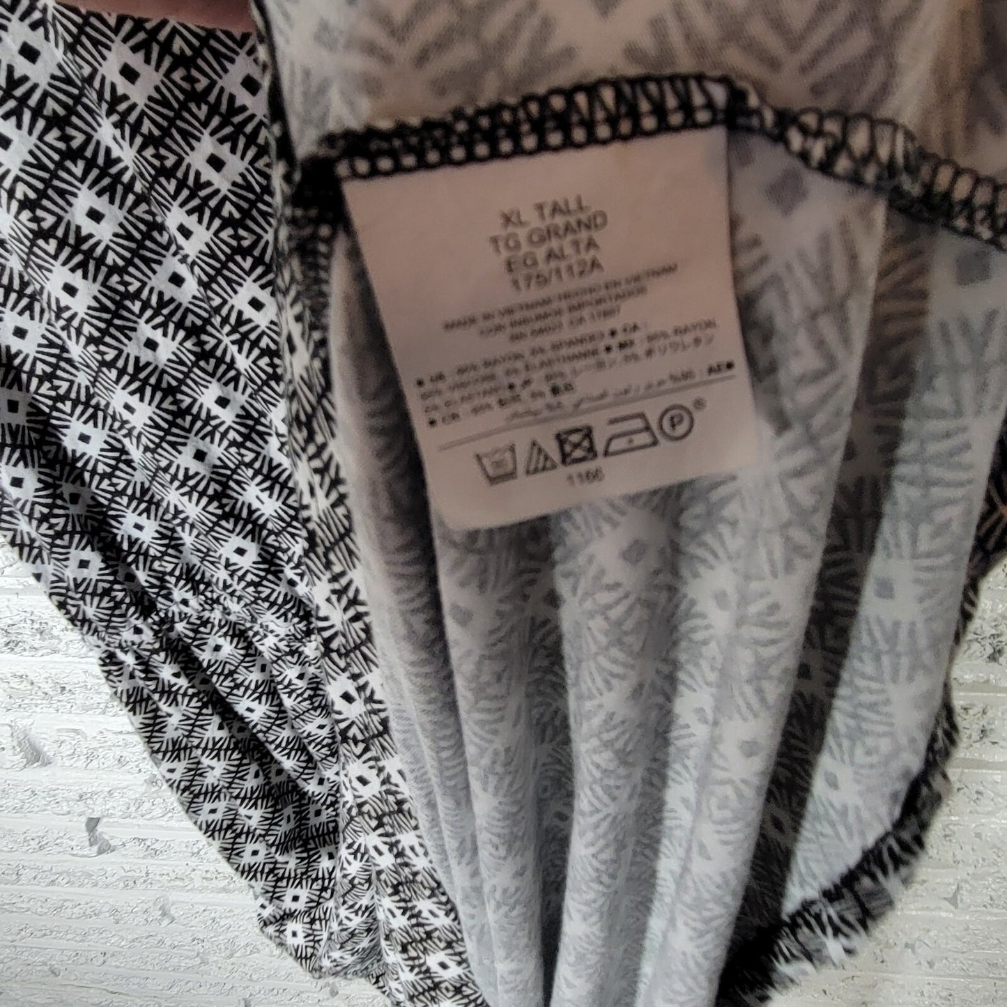 Old Navy Women's XL Black White Geometric Slip Dress Sleeveless Knee Length