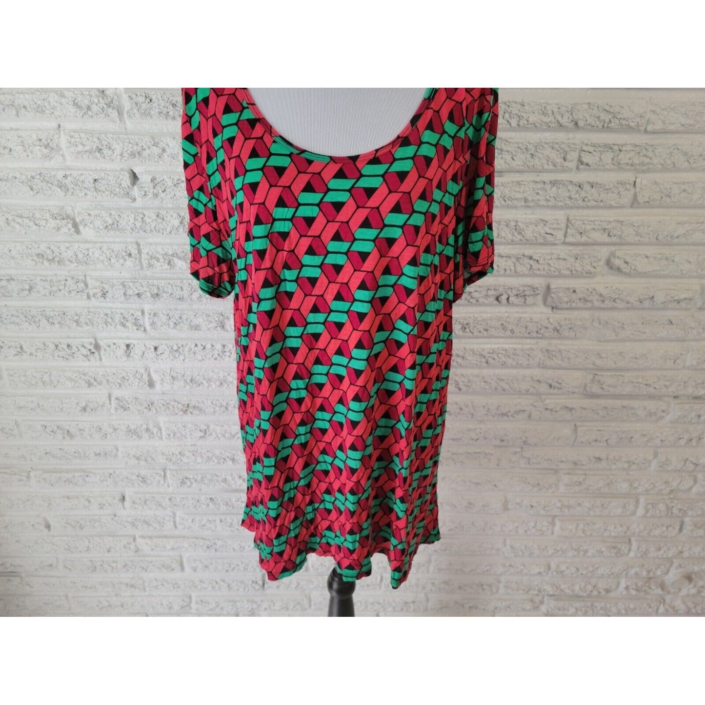 Lularoe Womens Top 3XL Plus Tee Short Sleeve Asymmetric Red Geometric Rayon