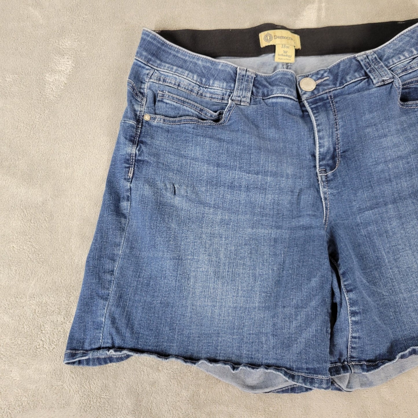 Democracy Womens Shorts 18W Plus Ab Technology Medium Blue Denim Comfy Zip Fly