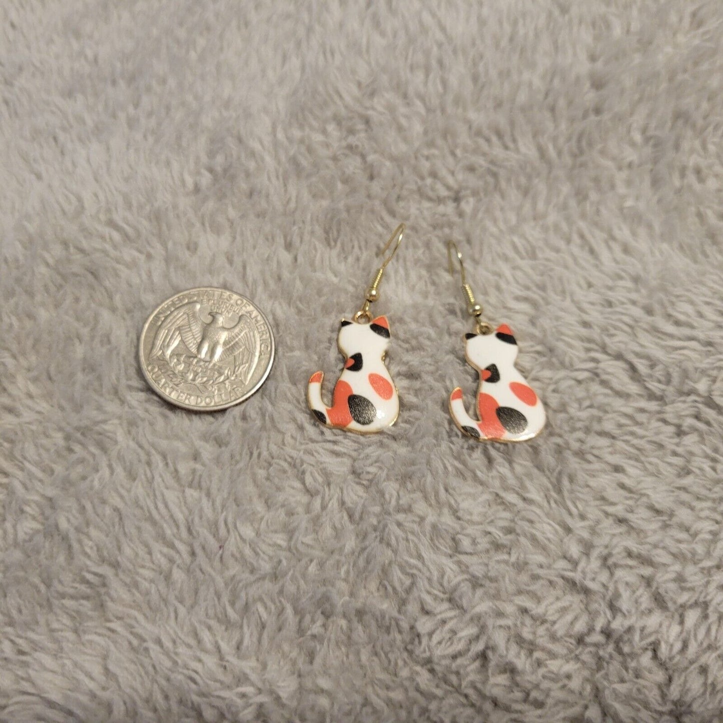 Cats Kittens Calico Earrings One Pair Gold Tone Fish Hook Dangle Hanging Novelty