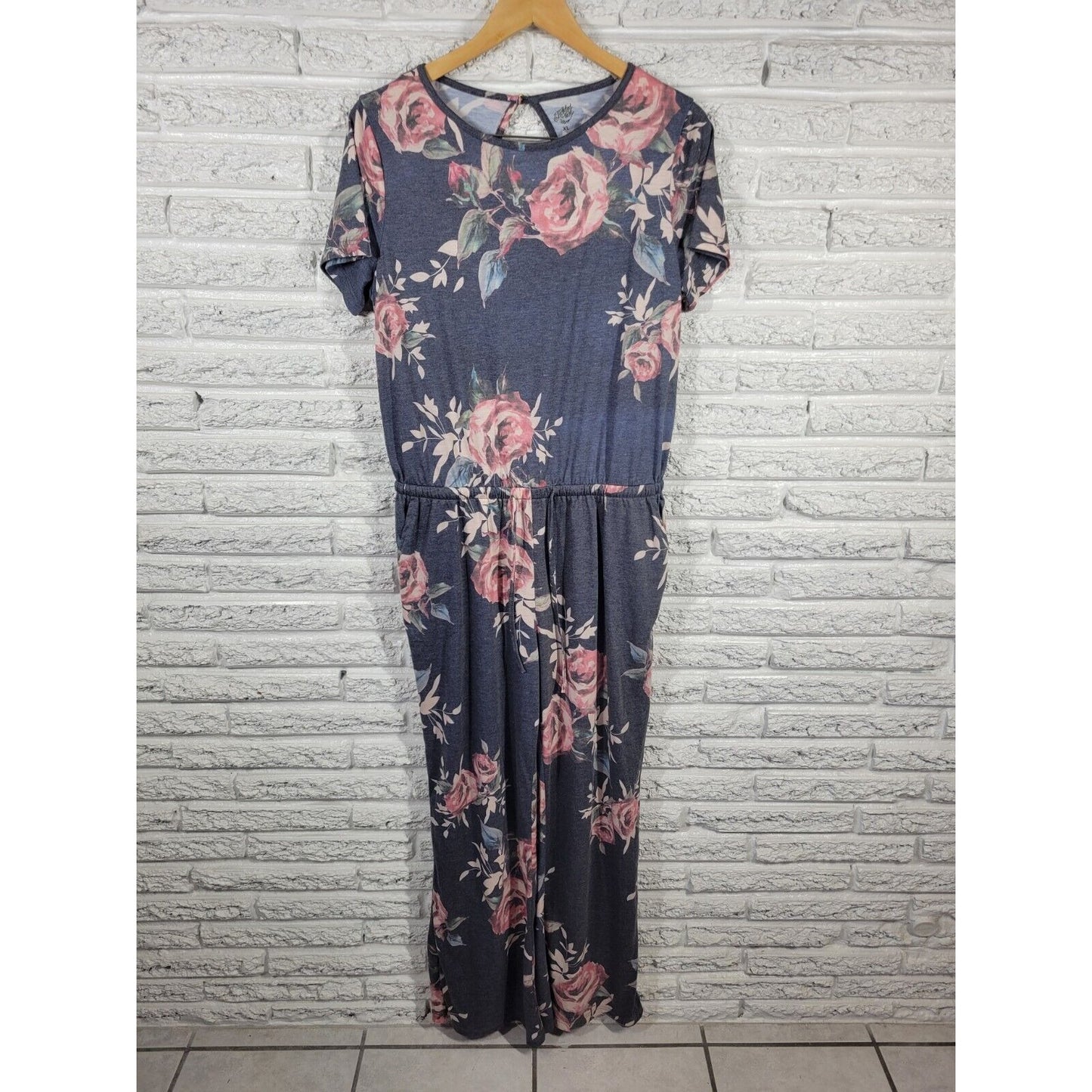 Tickled Teal Women Jumpsuit Extra Large Short Sleeve Gray Floral Back Keyhole
