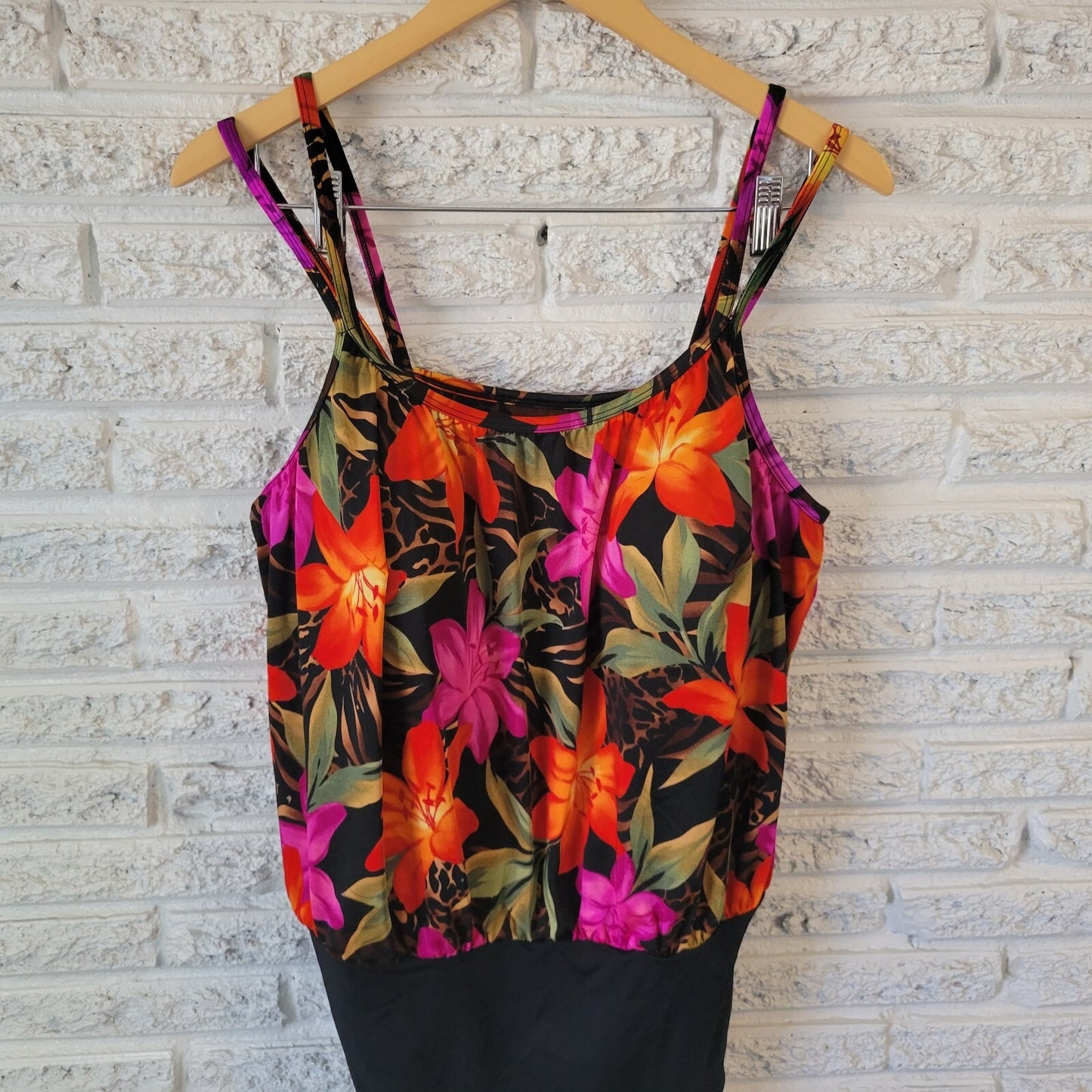 Inches Away Womens Swimsuit 24W Plus One Piece Pink Orange Floral Spaghetti Bra
