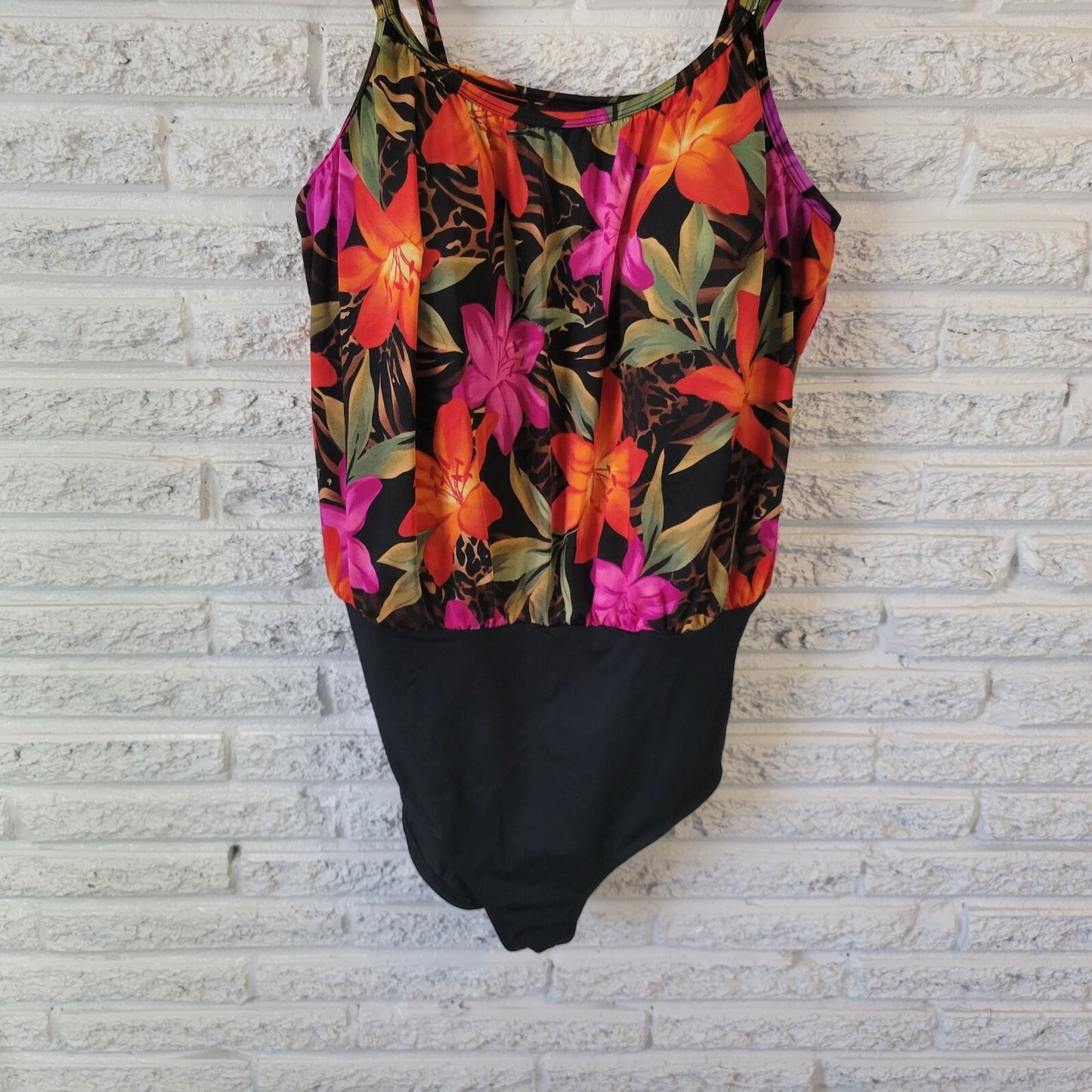Inches Away Womens Swimsuit 24W Plus One Piece Pink Orange Floral Spaghetti Bra