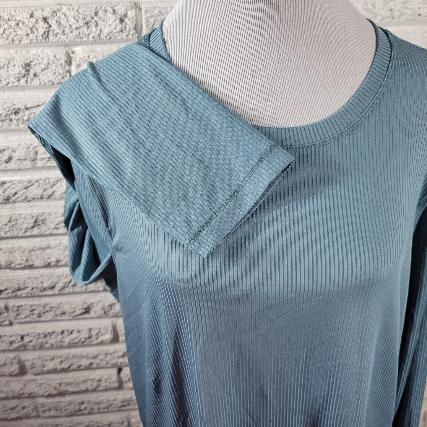 Danskin Womens Top XXL Tee Long Sleeve Poly Bend Powder Blue Ribbed Lightweight