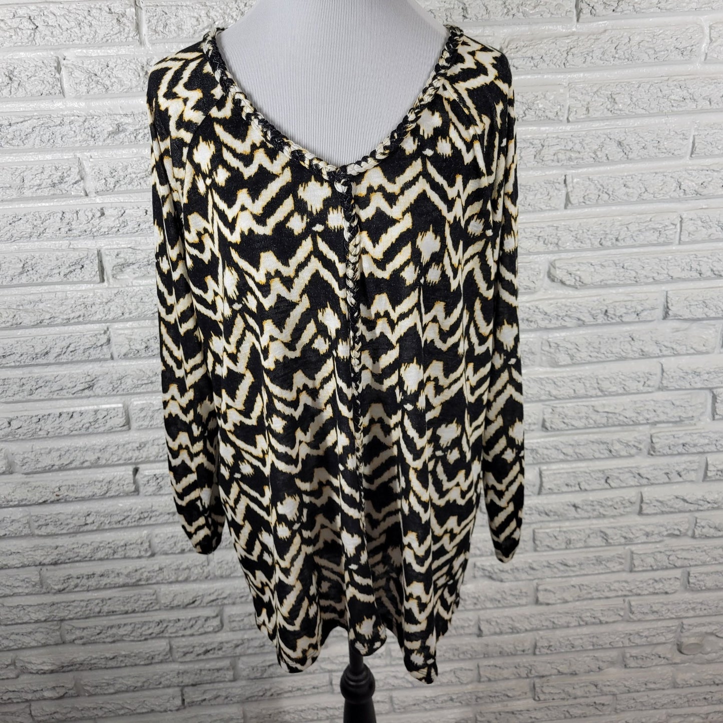 Cato Est 1946 Womens Top 22W 24W Long Sleeve Corded Neck Black Watercolor Comfy