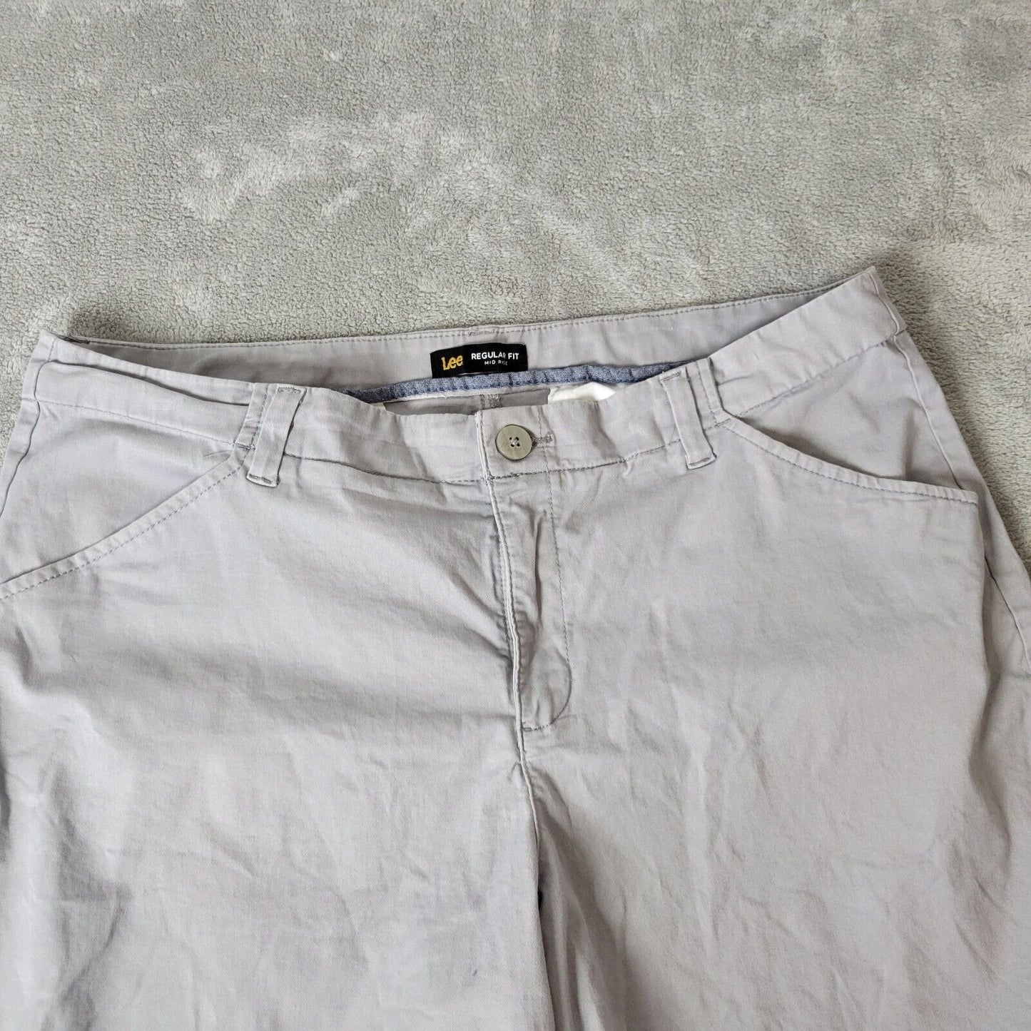 Lee Women Shorts 18M Plus Regular Fit Gray Mid Rise Cotton Blend Zip Lightweight